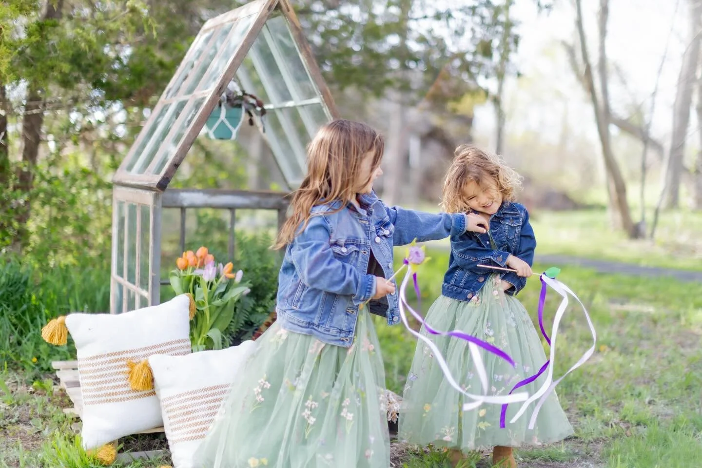 Long live girlhood 👯&zwj;♀️🌿🌾

Greenhouse minis are Saturday April 18th in Wallingford!
Link in bio to book 🪴