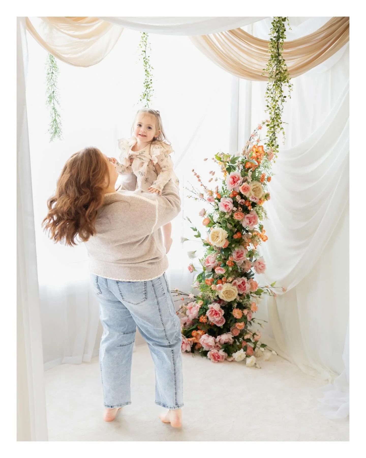 Clients who turn into friends 🥹🤍
@mel_tsiamesjohnson 🌸

This little business of mine has given me more than photos. It&rsquo;s given me an outlet. A space to flex my creative muscle. But above all else- it&rsquo;s given me a wonderful community of