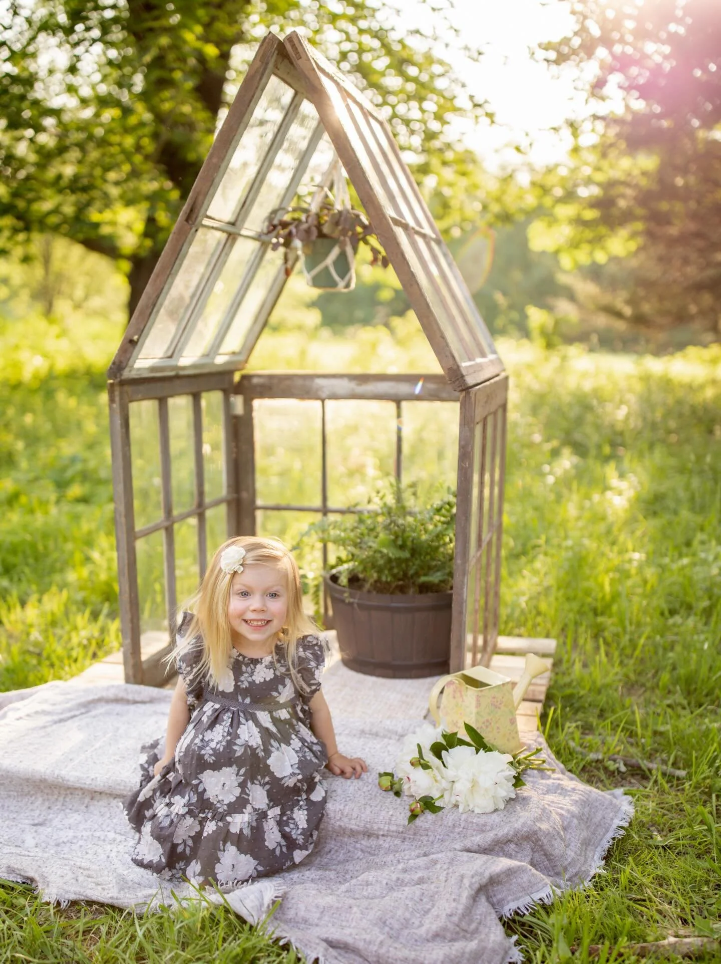 Last day for Spring Mini Greenhouse sessions is this Sunday! A perfect Mother&rsquo;s Day gift for all the mamas and grandmas! 🤍🪴

keywords// connecticut photographer, ct photographer, ct family photographer, connecticut maternity photographer, ct 