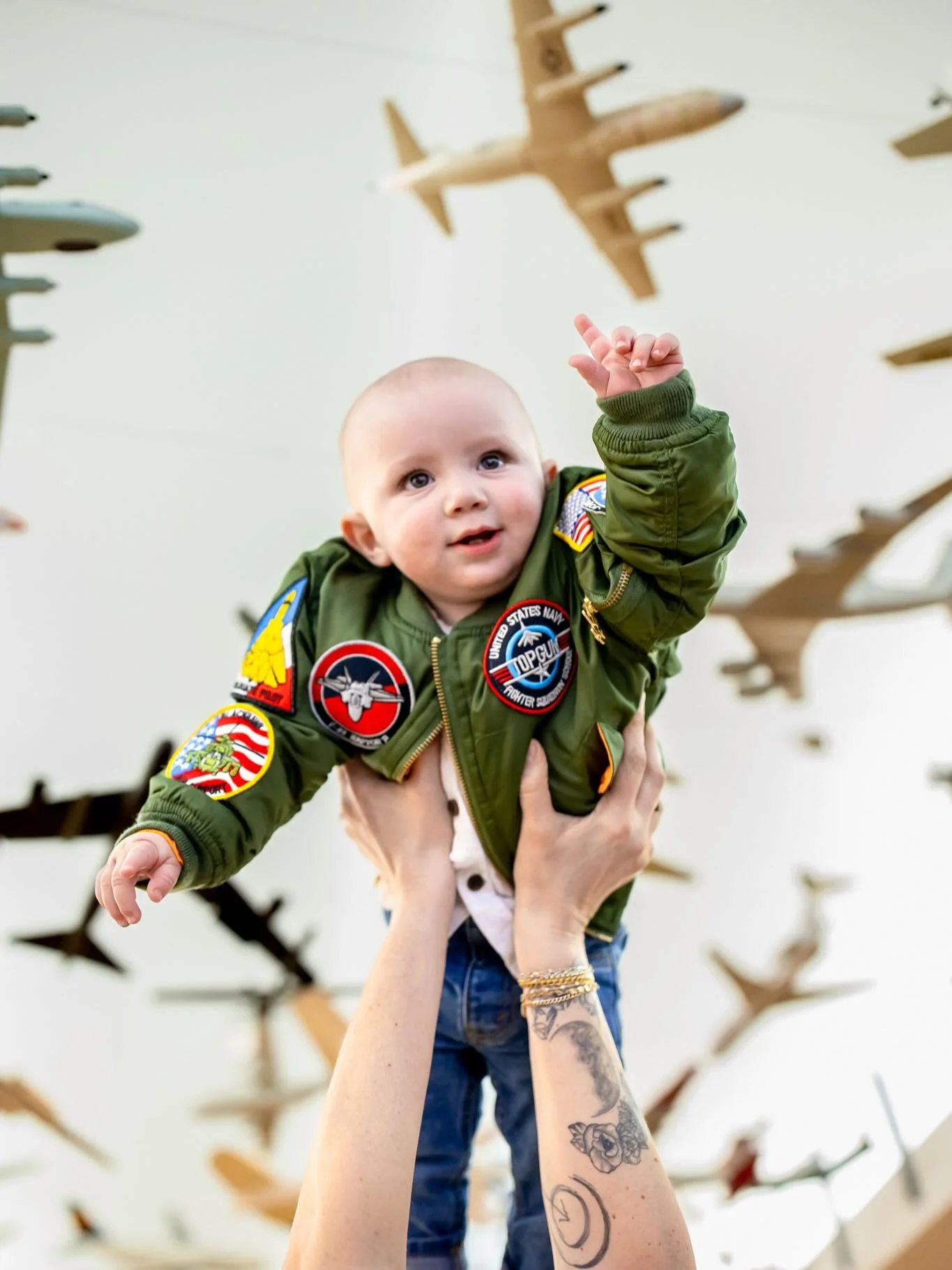 One year of being cleared for takeoff.  So naturally&hellip; we had to do a Top One birthday shoot at the @newenglandairmuseum ✈️

This tiny pilot spent the session climbing into fighter jets, rocking aviators and pointing at planes like he personall