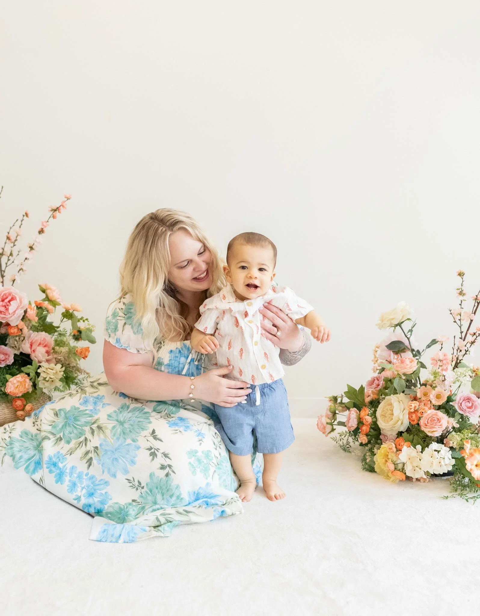 Little O &amp; his Mama &amp; Daddy 🤍 Such a sweet boy, with such a sweet family. This boy reminded me of my little guy. So much personality! ☺️🩵

ct photographer, connecticut photographer, family photographer, ct family photographer, manchester ct