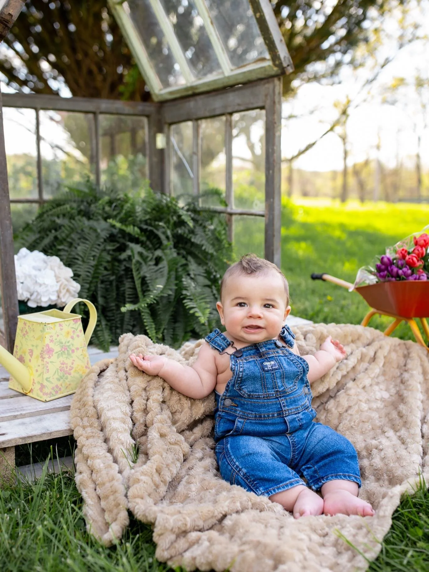 Little B was such a champ on the windiest day there ever was. I just got to be in the background as his parents loved on him. I have the best job. ☺️

#connecticutphotographer #ctphotographer #newenglandphotographer #familyphotographer #maternityphot
