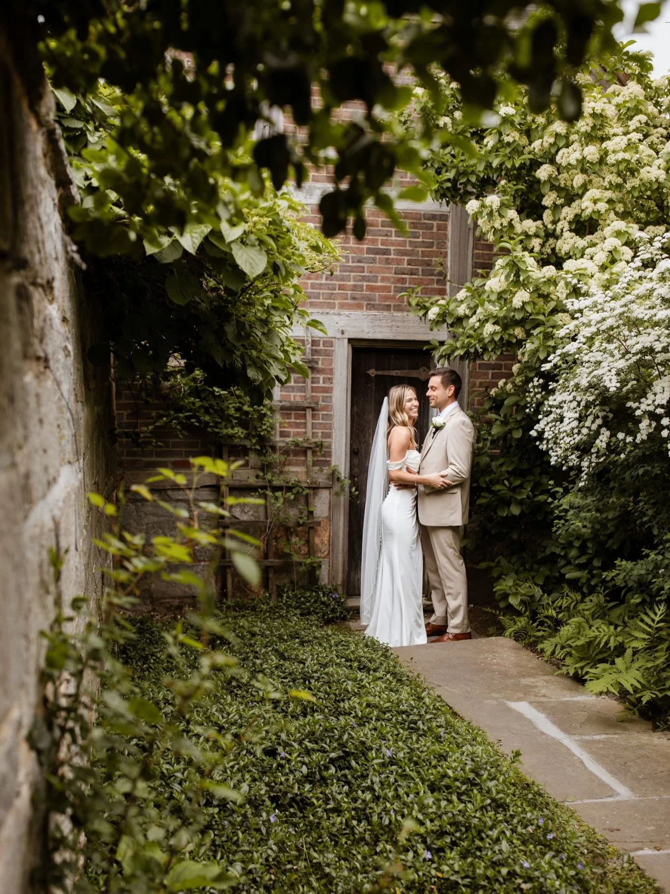 Happy 1 week married to these 2 newlyweds who made all my photography dreams come true last week. 🤍🤩