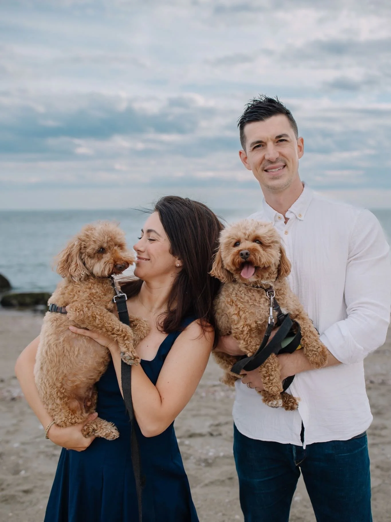 Im often asked if dogs are allowed at our photo sessions&hellip; and the answer is, I never say no to a four-legged client. 🐾🥰
Leo and Loo did not disappoint! 🌊🐶

Connecticut photographer, CT couples photographer, Connecticut beach photography, C