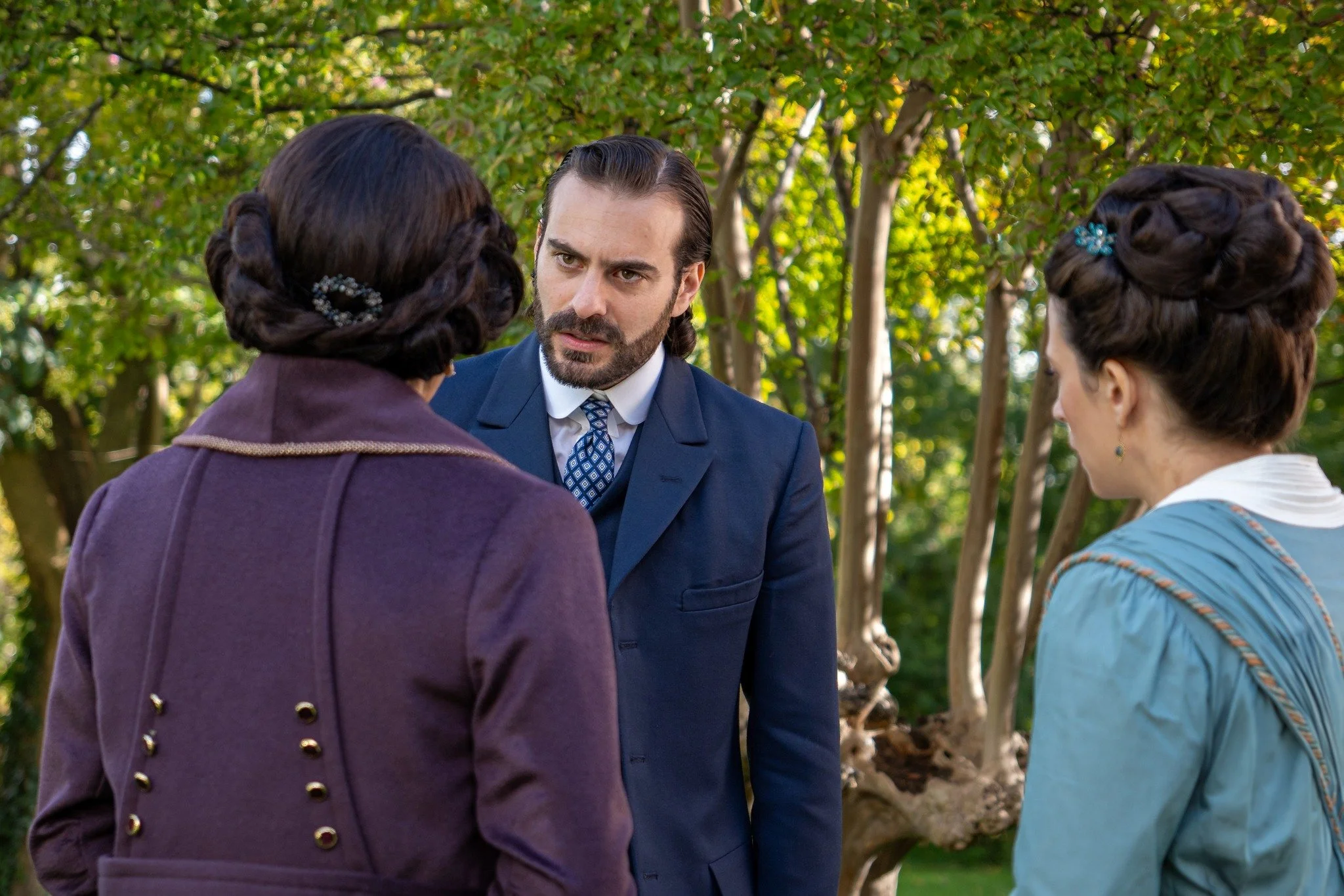 Leocadia anuncia que el detective tiene una pista sobre Catalina, aunque Adriano (@ibrahimalshamij) no conf&iacute;a del todo.

@lapromesa_tve a partir de las 18:35h en @la1_tve y @rtveplay

#Barazarte #IbrahimAlShamiJ