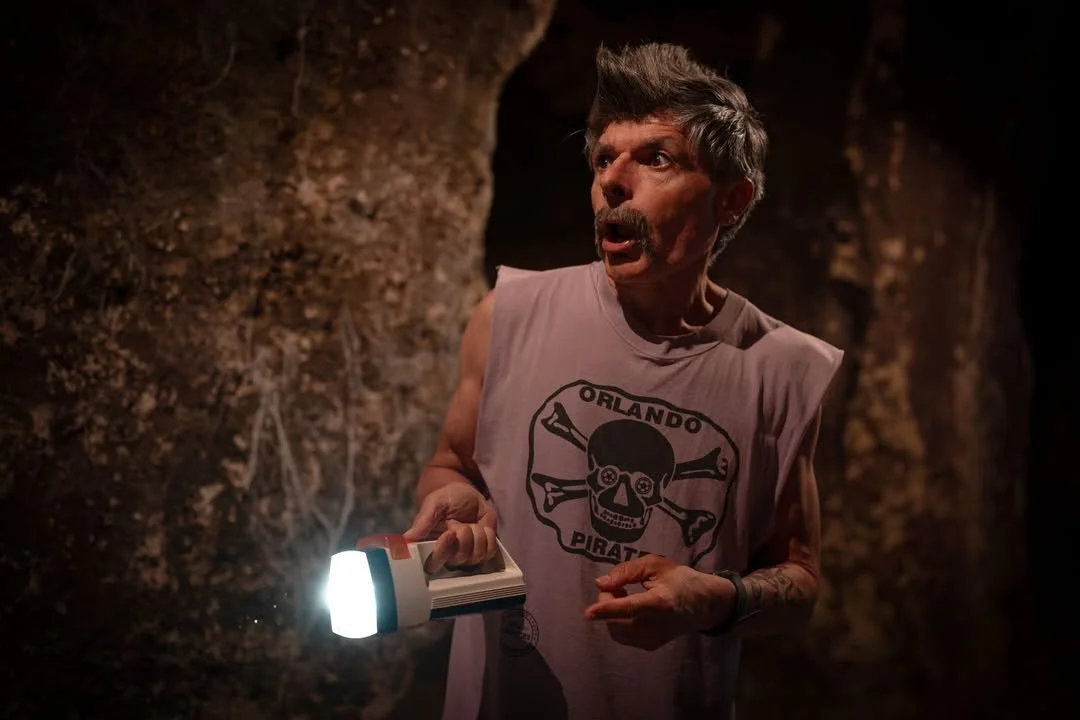 𝐍𝐚𝐜𝐡𝐨 𝐆𝐮𝐞𝐫𝐫𝐞𝐫𝐨𝐬 (@nachoguerreros)  𝐝𝐚 𝐯𝐢𝐝𝐚 𝐚𝐥 𝐢𝐧𝐨𝐥𝐯𝐢𝐝𝐚𝐛𝐥𝐞 𝐂𝐨𝐪𝐮𝐞 𝐞𝐧 &ldquo;𝐋𝐚 𝐪𝐮𝐞 𝐬𝐞 𝐚𝐯𝐞𝐜𝐢𝐧𝐚&rdquo;, 𝐮𝐧𝐚 𝐝𝐞 𝐥𝐚𝐬 𝐬𝐞𝐫𝐢𝐞𝐬 𝐦𝐚́𝐬 𝐩𝐨𝐩𝐮𝐥𝐚𝐫𝐞𝐬 𝐲 𝐥𝐨𝐧𝐠𝐞𝐯𝐚𝐬 𝐝𝐞 𝐥𝐚 𝐭𝐞𝐥?