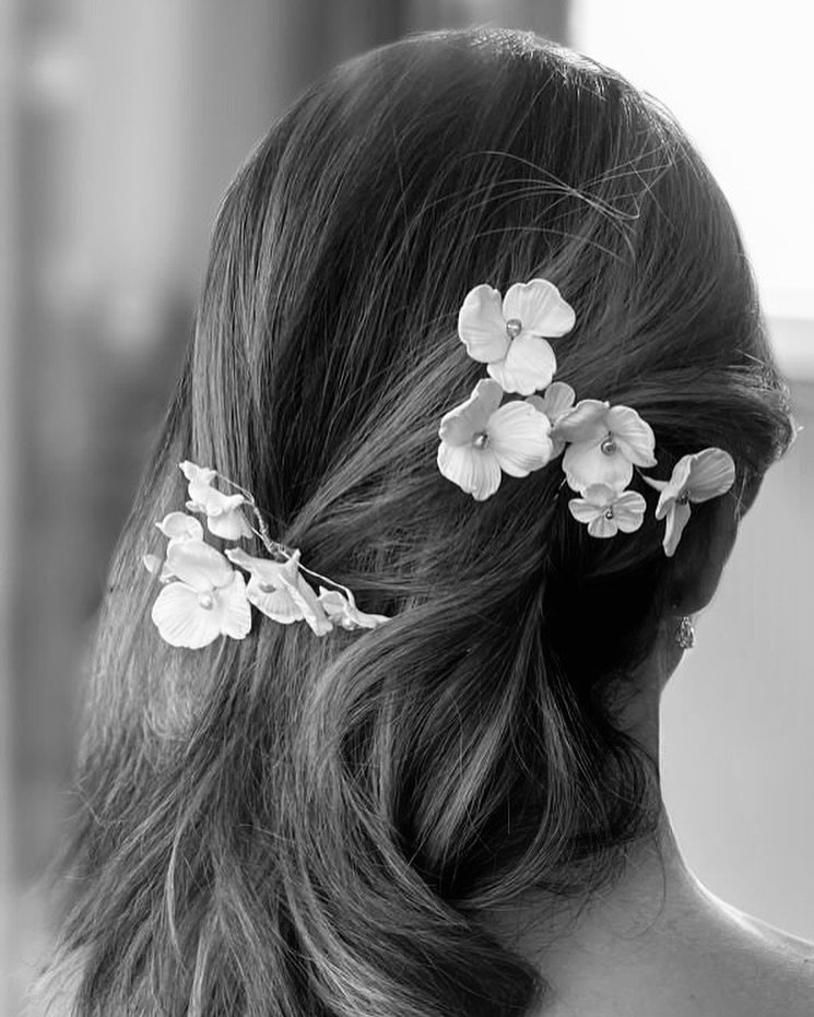 El toque final perfecto 🤍
Gracias @eleniux01 por hacernos parte.

Agenda tu cita a trav&eacute;s de WhatsApp para probarte nuestros productos 🙌🏾🙌🏻

#TocadosDeNovia #BridalStyle #WeddingInspiration #BrideToBe #FYP #ForYou #Trending #Viral #Explor