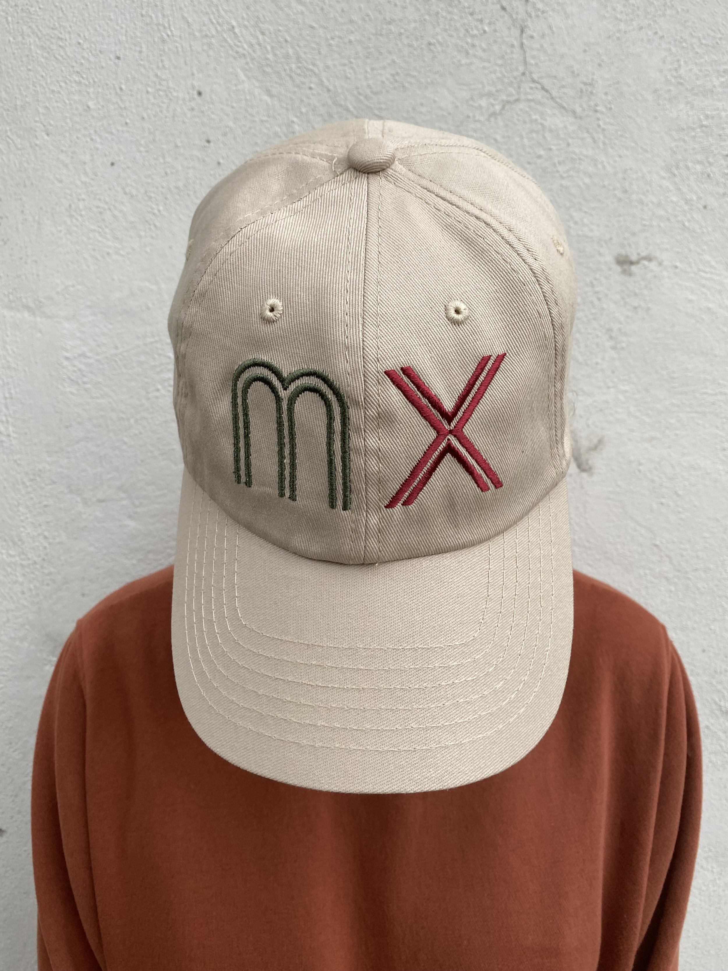 Gorra MX baseballera para llevar a México a todas partes. Perfecto regalo, souvenir o pieza para coleccionar.