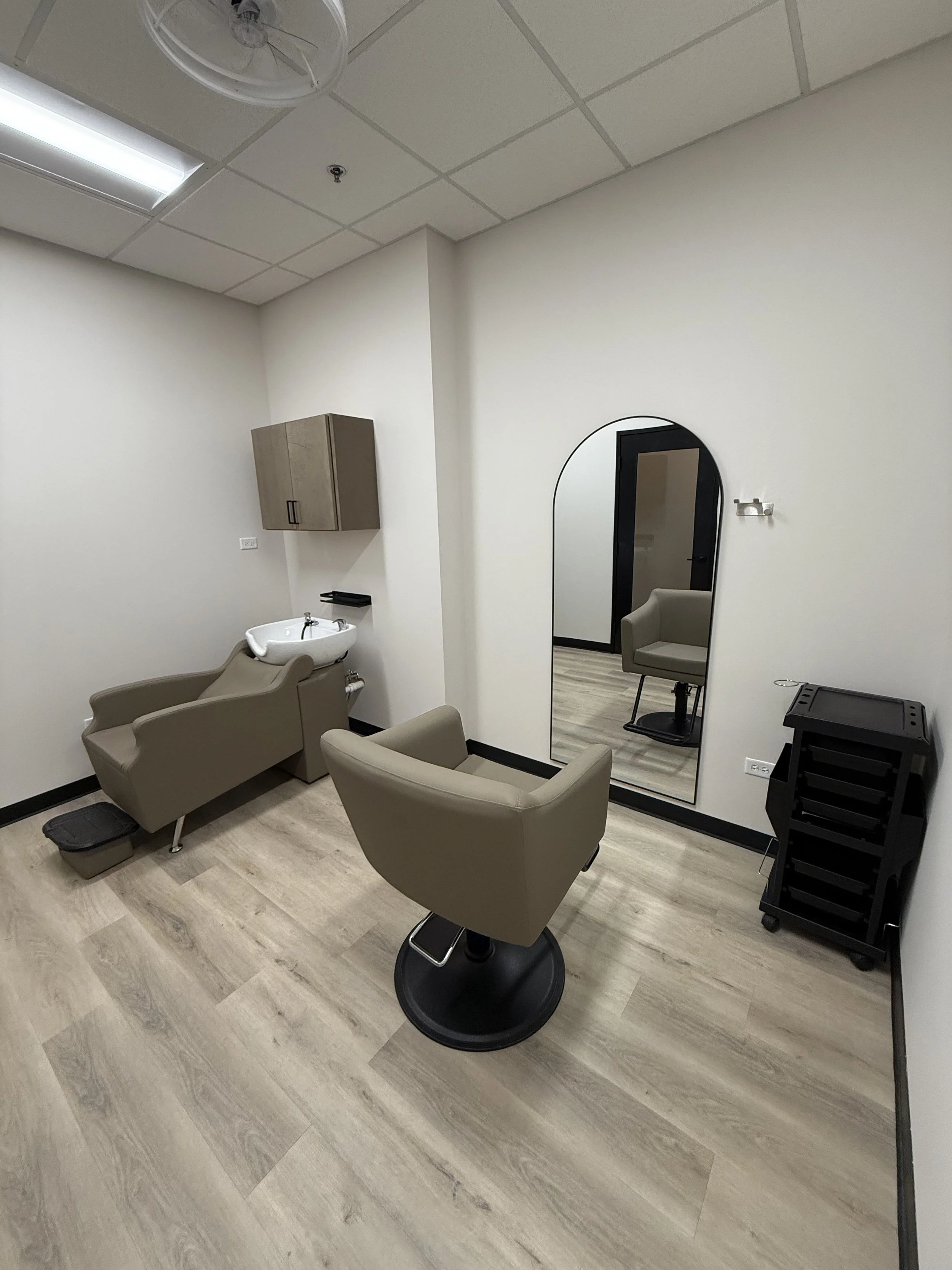 Private lash studio suite in St. Charles IL near Geneva Batavia available for rent