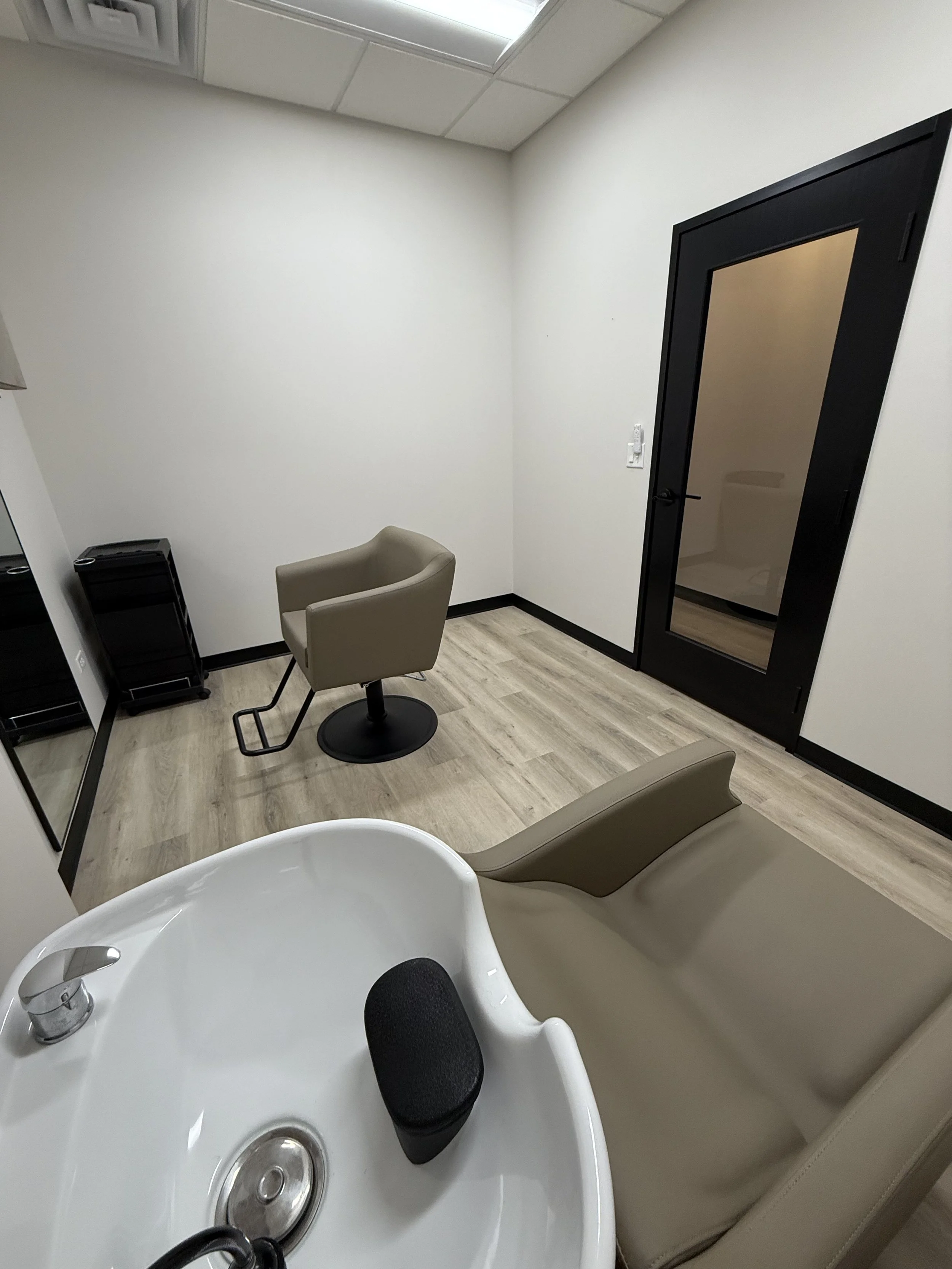 Private hair stylist suite in St. Charles IL near Geneva Batavia available for rent
