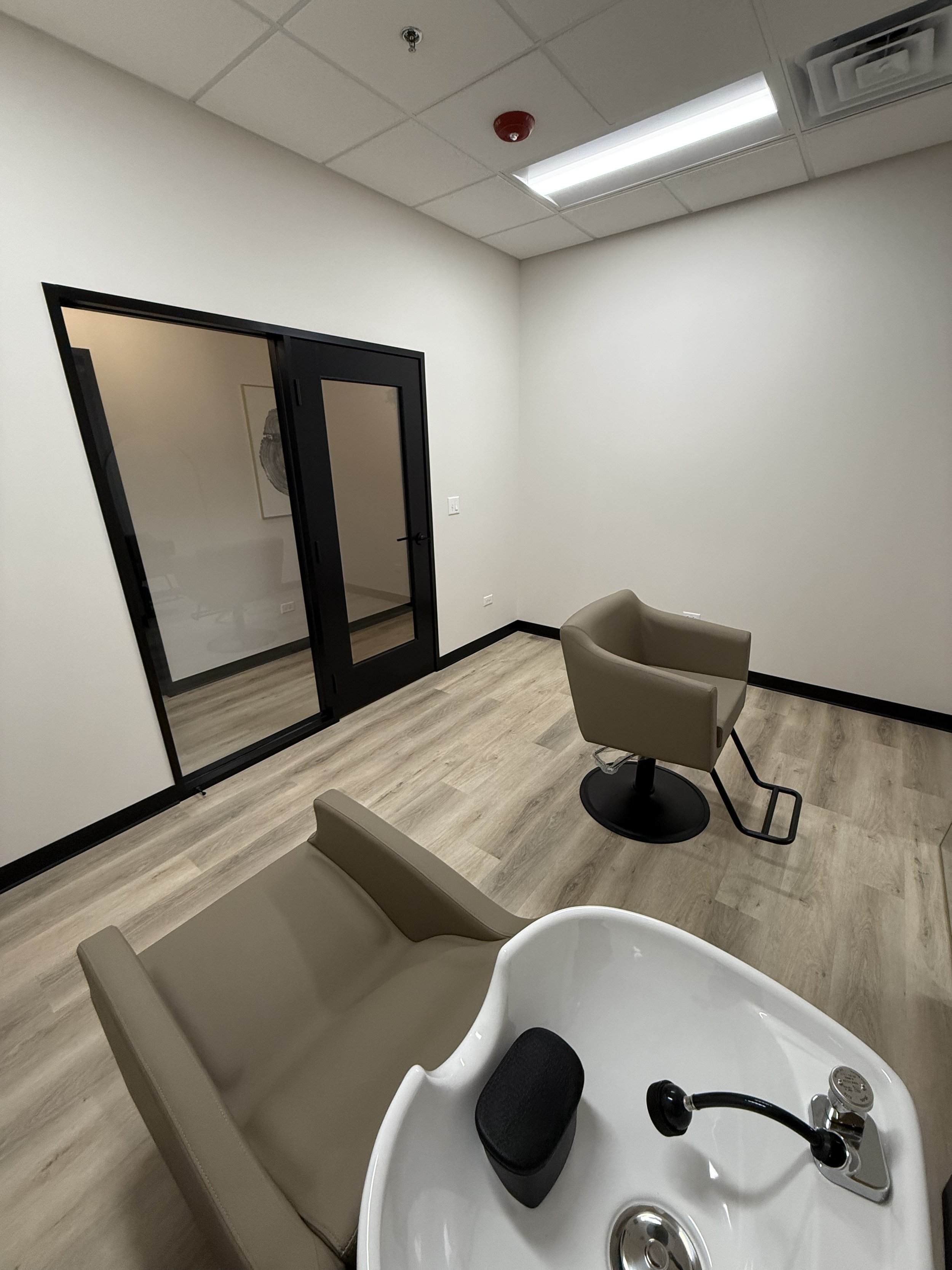 Private massage therapist suite in St. Charles IL near Geneva Batavia available for rent