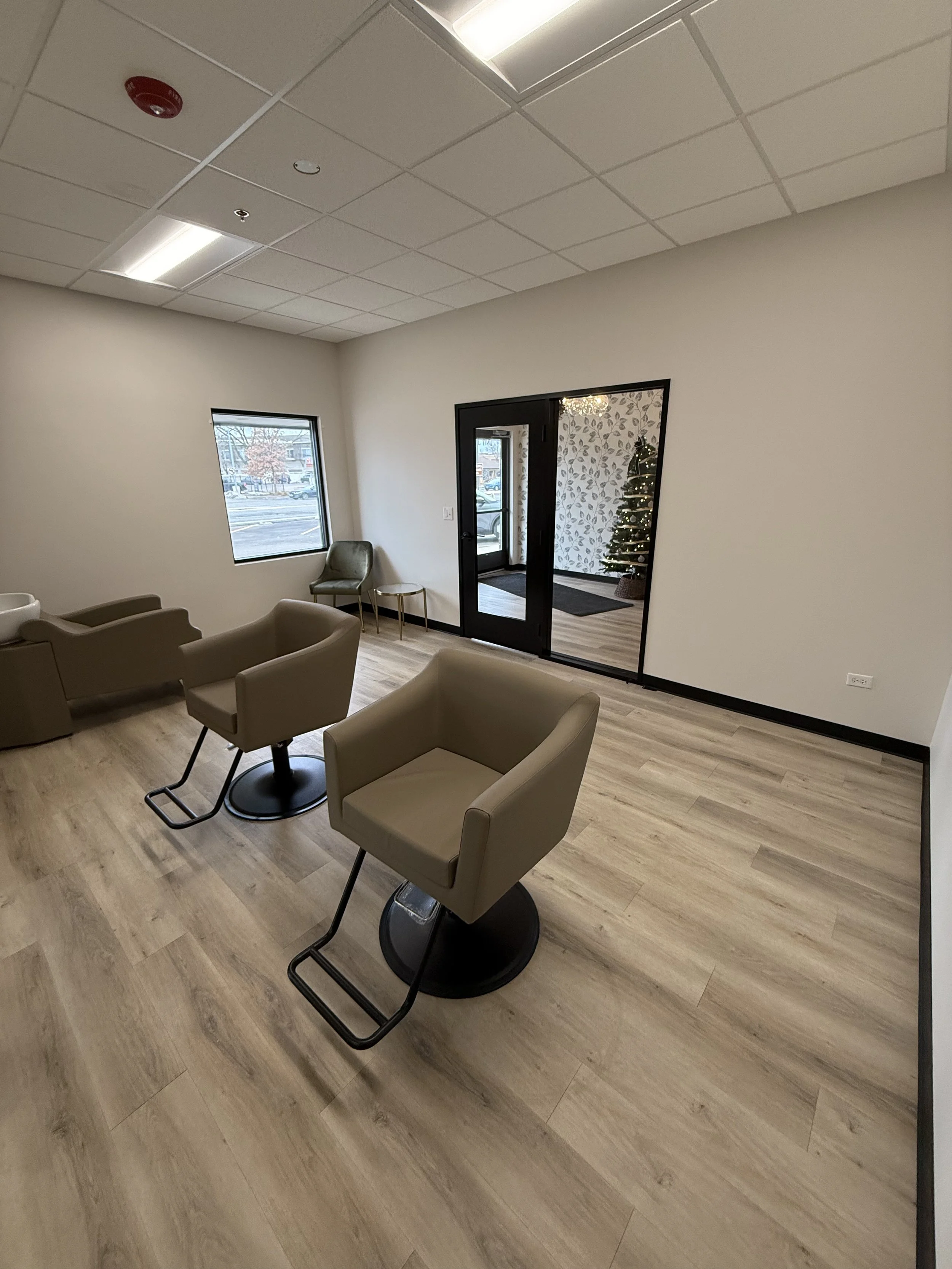 private esthetician suite in Saint Charles IL near Geneva Batavia available for rent