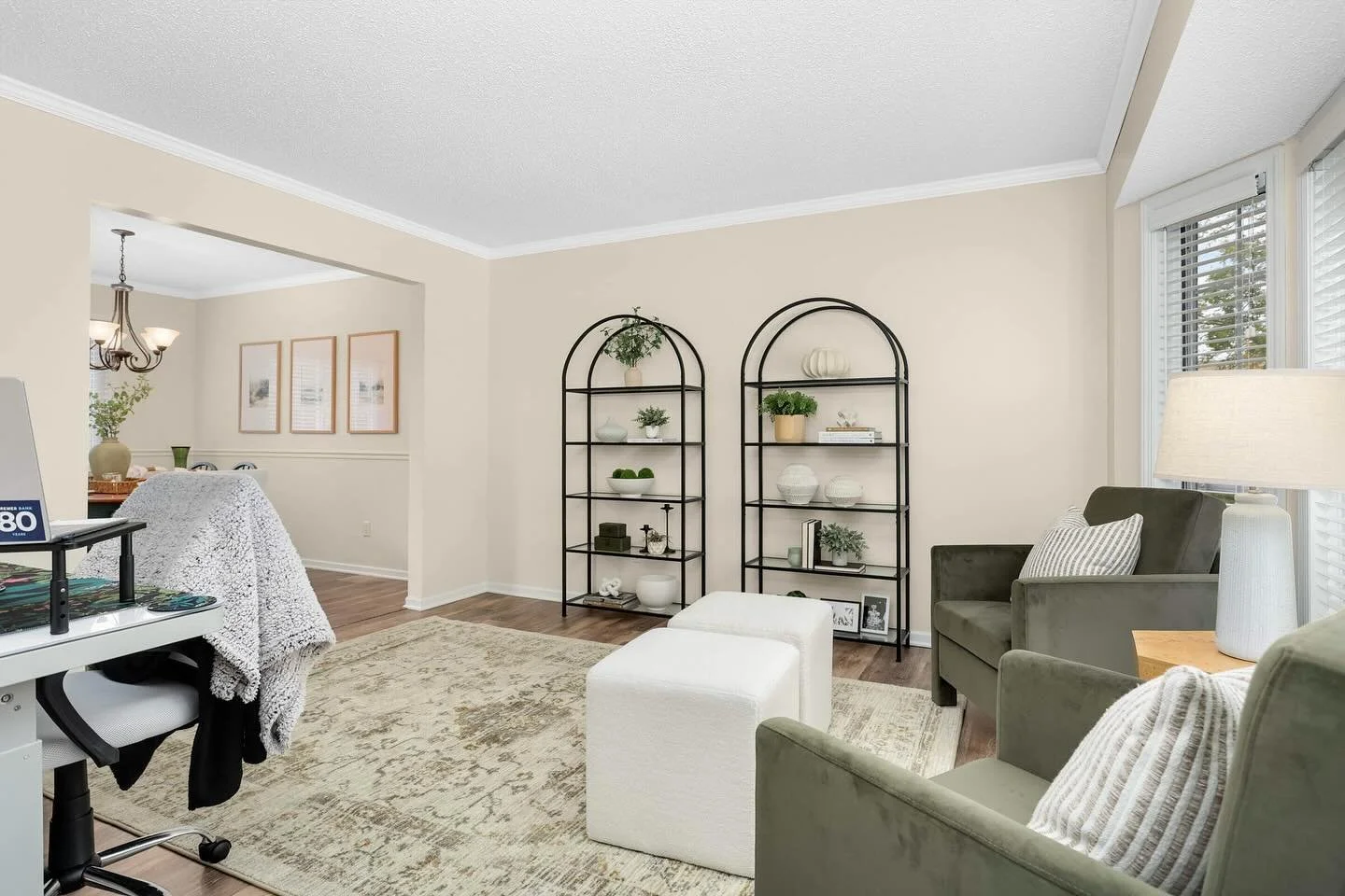 Beautiful Lakeville home in prime location.  4 bedrooms on the upper level.  New flooring and new deck.  You will love all the living spaces. #wendywoodburyhomes #lakeville #newhome #mnrealestate
Open Houses: Saturday 10/11 10:30-noon &amp;. Sunday 1