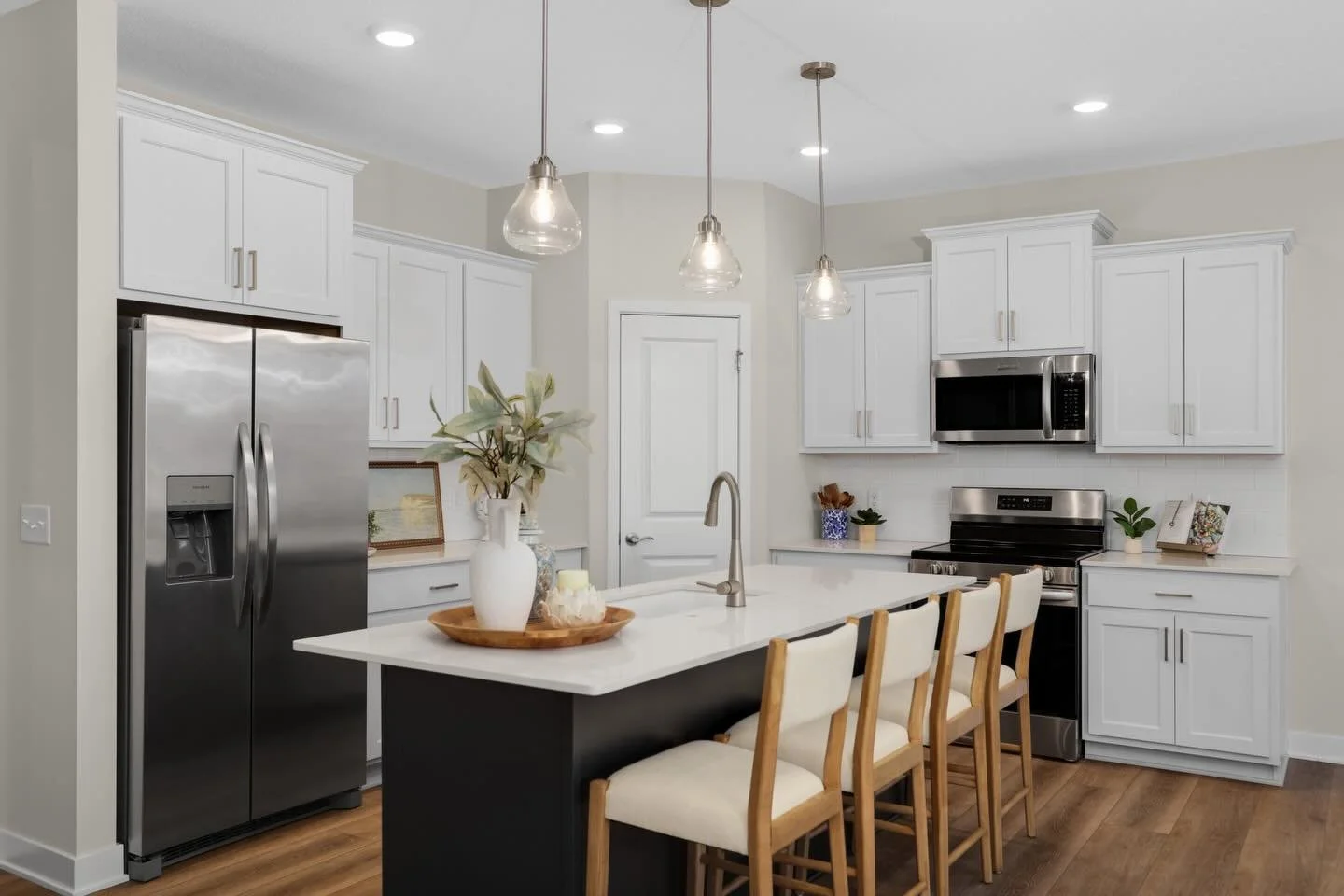 Better-than-new and only 2 years old, this stunning 3 Bd/ 2 Ba villa in the heart of Apple Valley offers modern living at its finest.  Featuring a bright open floor plan, upgraded finishes, and effortless flow! Enjoy the convenience of shopping, dini