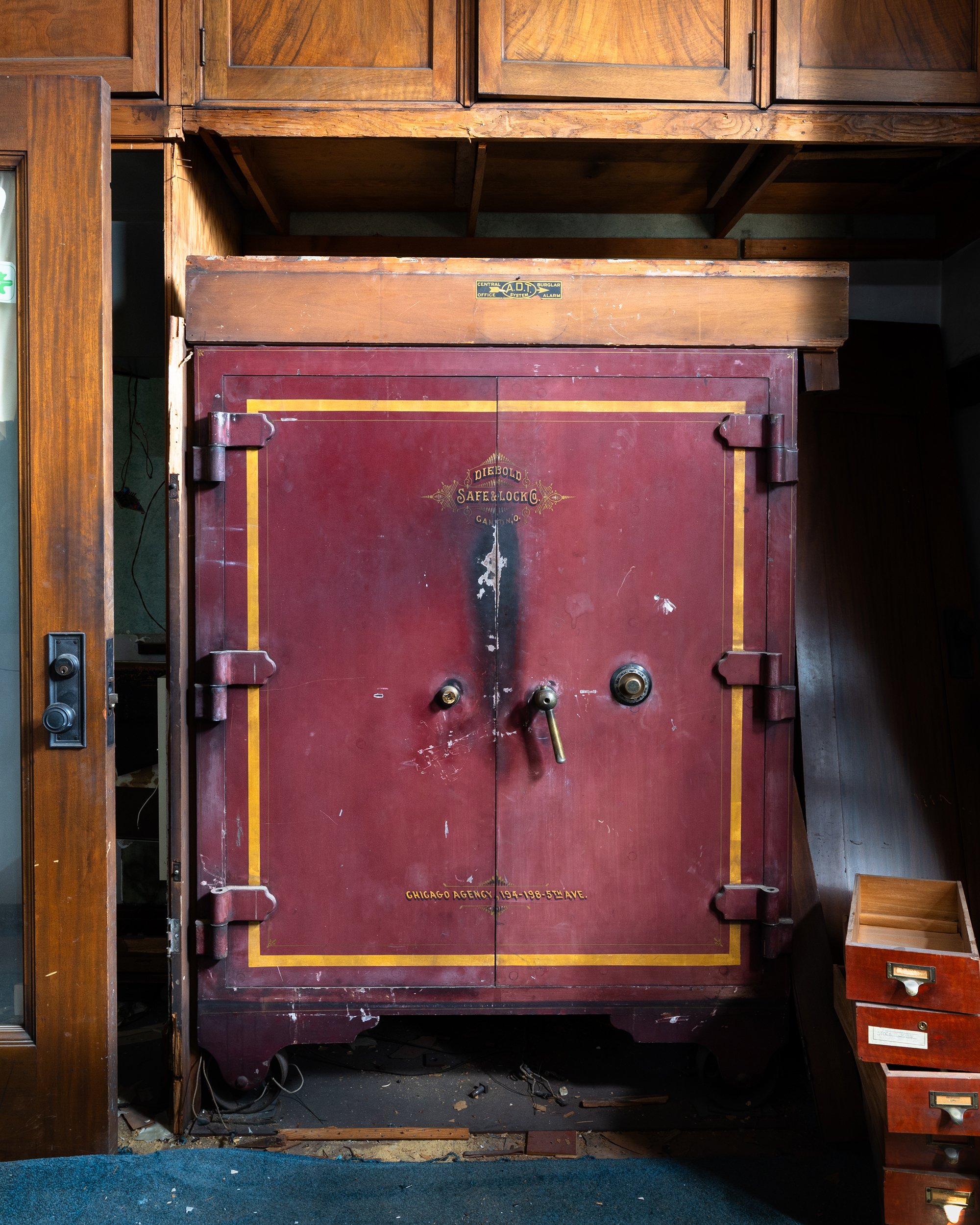 Historic Diebold safe discovered inside a former jewelry office in the Pittsfield Building in Chicago.