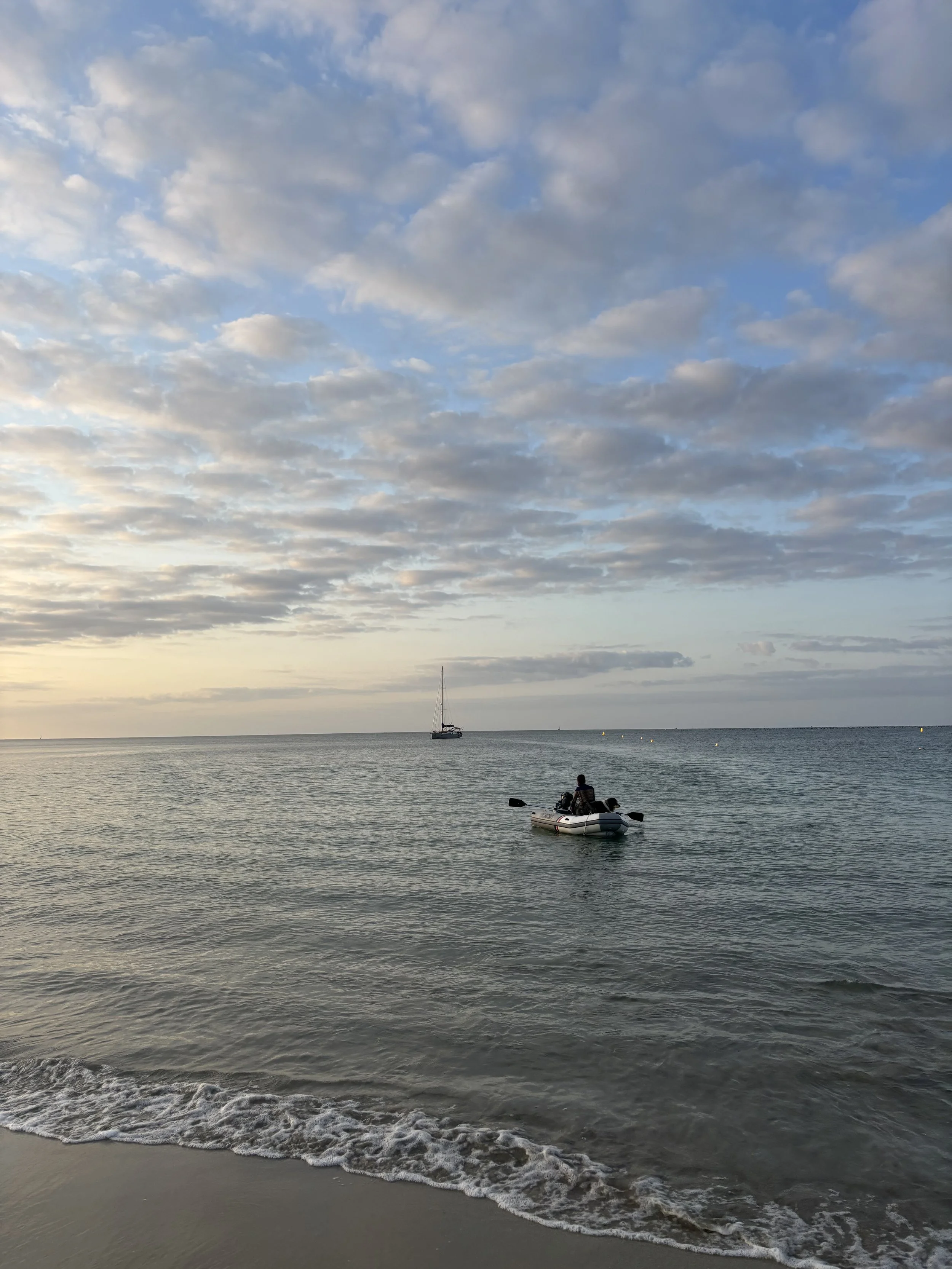 (F) Going sailing early in the morning - Bretagne (France)