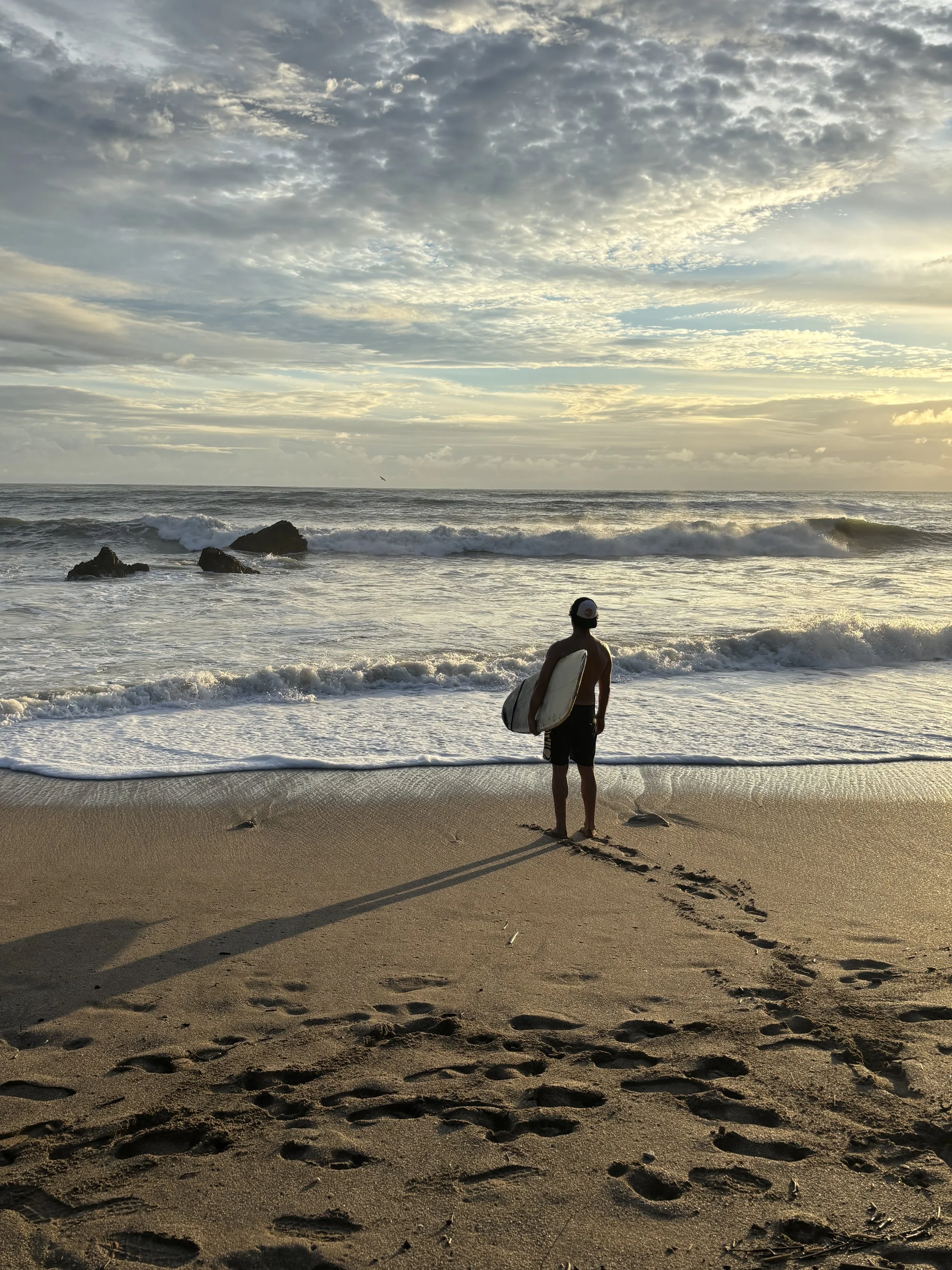 (G) Before the action - Surfing in Santa Teresa (Costa Rica)