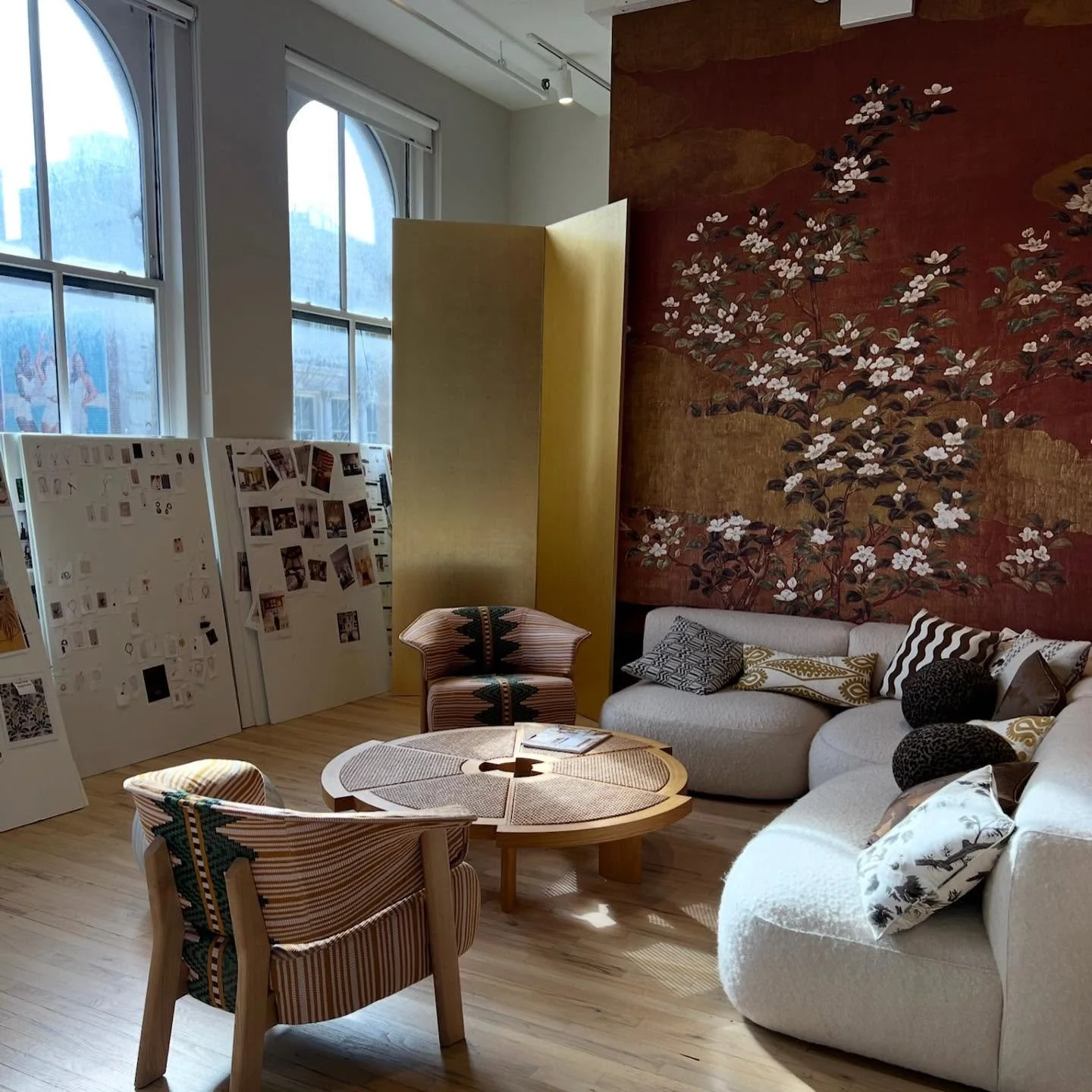 ✨ Gilded Age fanatics, a l e r t ✨

Frederick Schumacher launched his company in the 1880&rsquo;s by importing French fabrics for the grand homes of the Gilded Age. 
I had the incredible opportunity to visit Schumacher&rsquo;s headquarters, explore t