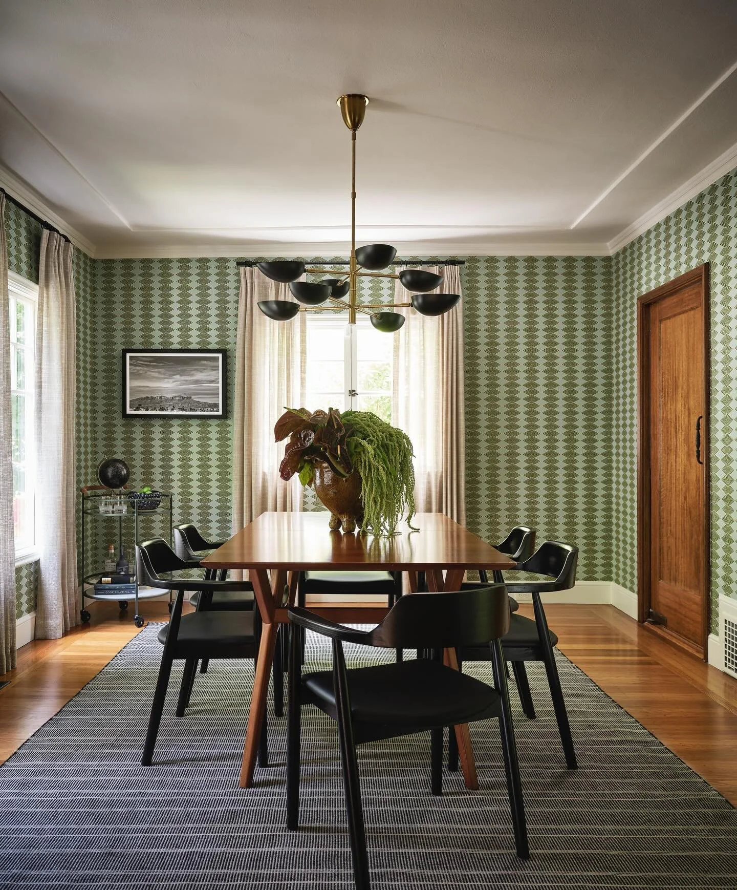 Beyond excited to finally get to share our project with everyone 🤩 This cutey 1920&rsquo;s Tudor is now featured in @ruemagazine 🤎 
Thank you for the feature Rue and @kellilamb_ for the opportunity 🕊️ 
Click the link in my bio to read the full fea