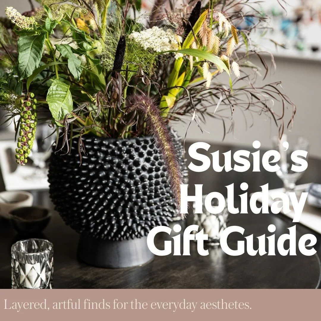 A holiday gift guide, from yours truly - for you 🎁 Featuring a few of my favorite discoveries from 2025, enjoy! 
Links in stories! 
📸 @kuohphotography 
@johnderiancompany 
@framebridge 
@graymalin 
@farrowandball 
@barefootdreams 
@ellenrobinsonstu