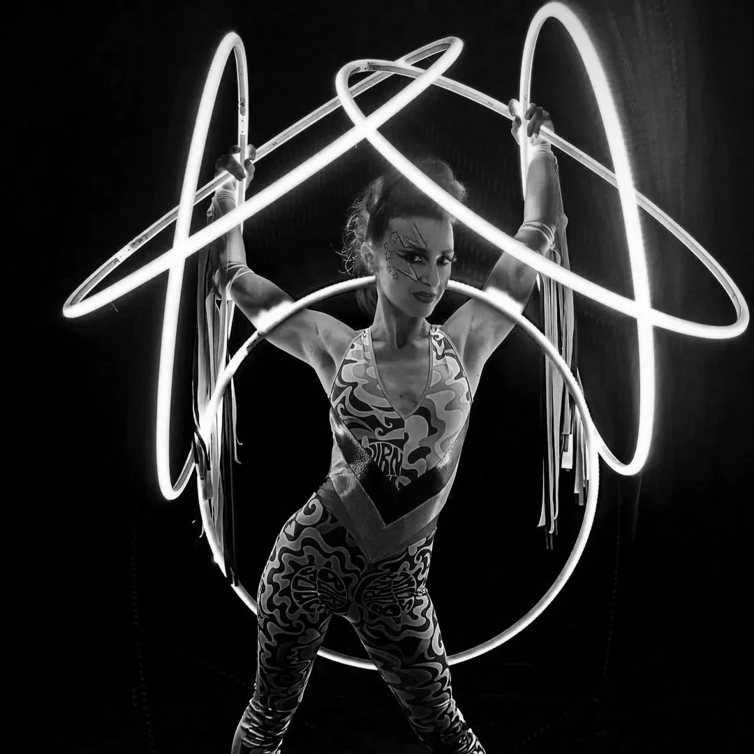 LED+Hoop+Show+Silvia+Pavone+Pic+11.jpg