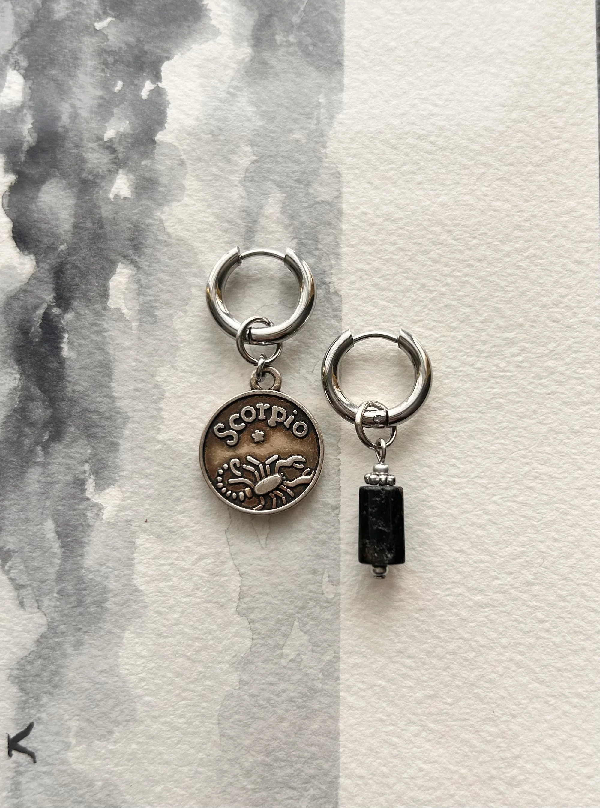 Argentées - Boucles d'oreilles astros - Scorpion et Pierre de Tourmaline noire