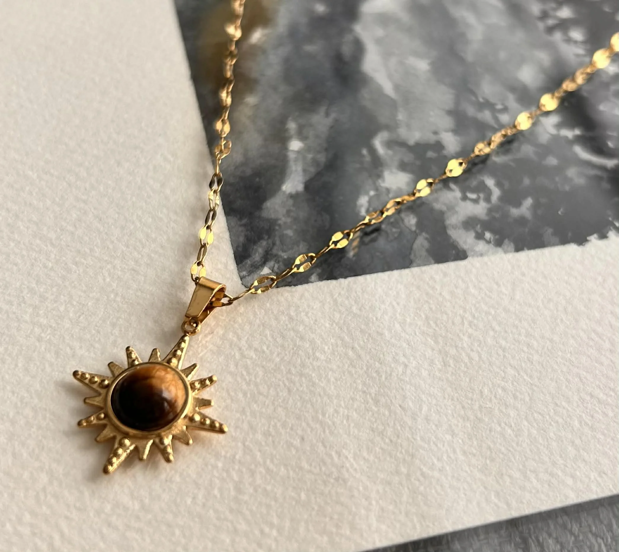 Pendentif soleil oeil de tigre or 2.jpg