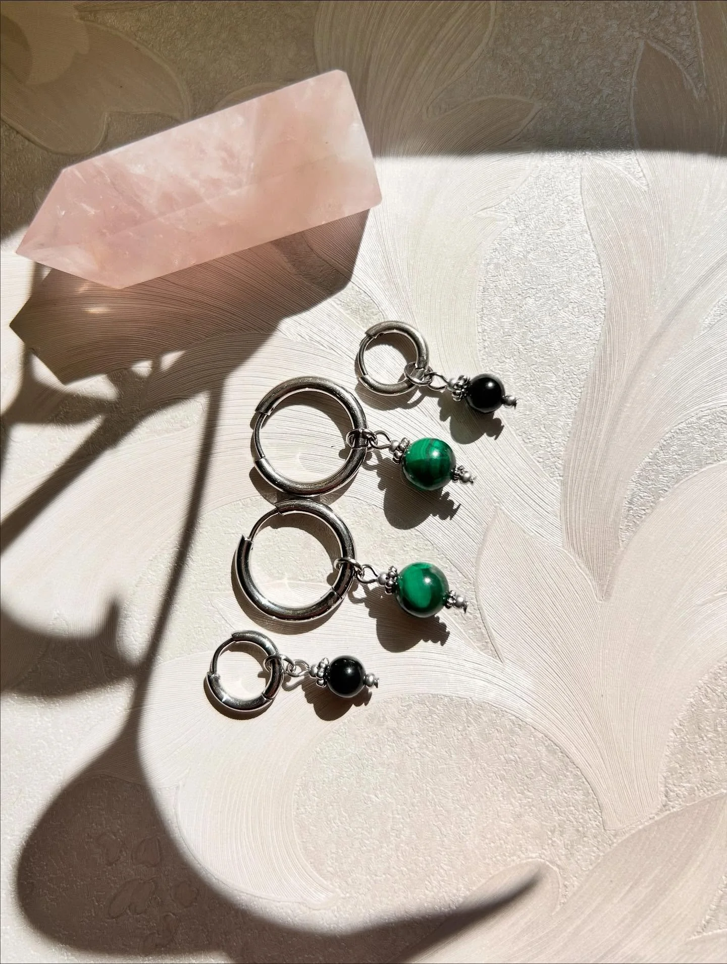 NOUVEAUT&Eacute; EN LIGNE ✨ Boucles d&rsquo;oreilles - DOUBLE PAIRE ✨ Disponible sur www.mamkel.com (ou lien direct dans ma bio)