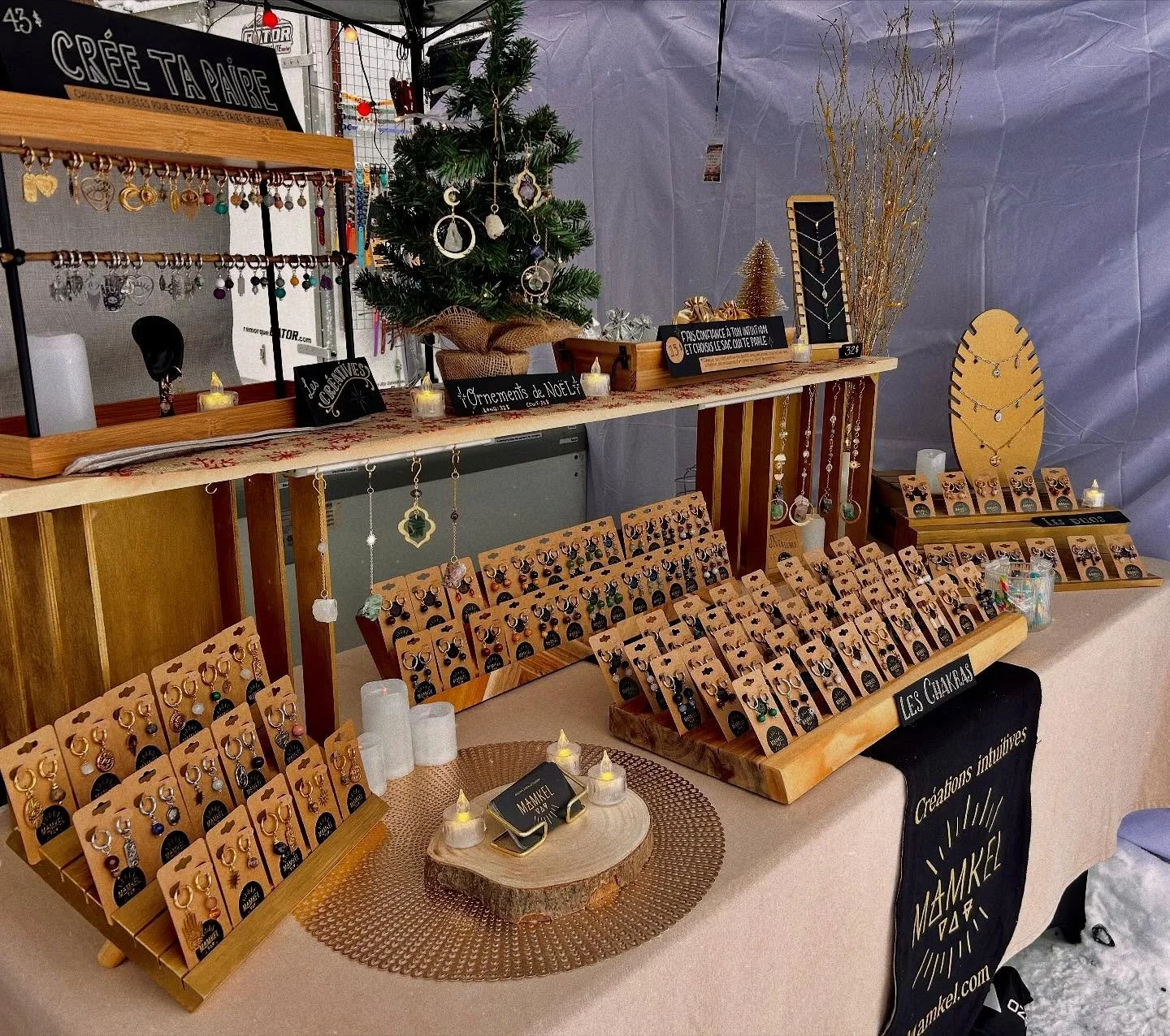Merci &agrave; Val&eacute;rie de m&rsquo;avoir invit&eacute;e &agrave; faire partie du march&eacute; de No&euml;l de la Cabane. Merci &agrave; toute son &eacute;quipe et aux b&eacute;n&eacute;voles, quelle belle team vous &eacute;tiez!

Le march&eacu