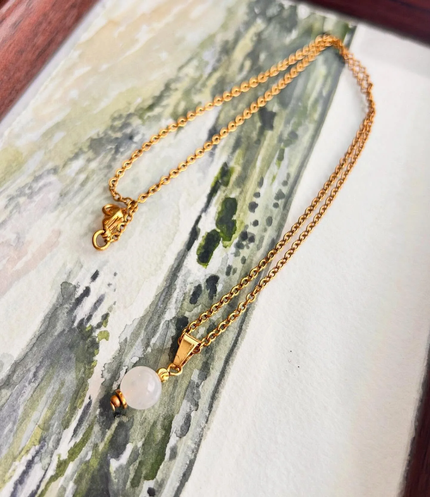 Collier minimaliste en pierre de lune ✨🌝 
Disponible www.mamkel.com
✅Acier inoxydable 
✅Pierre semi-pr&eacute;cieuse