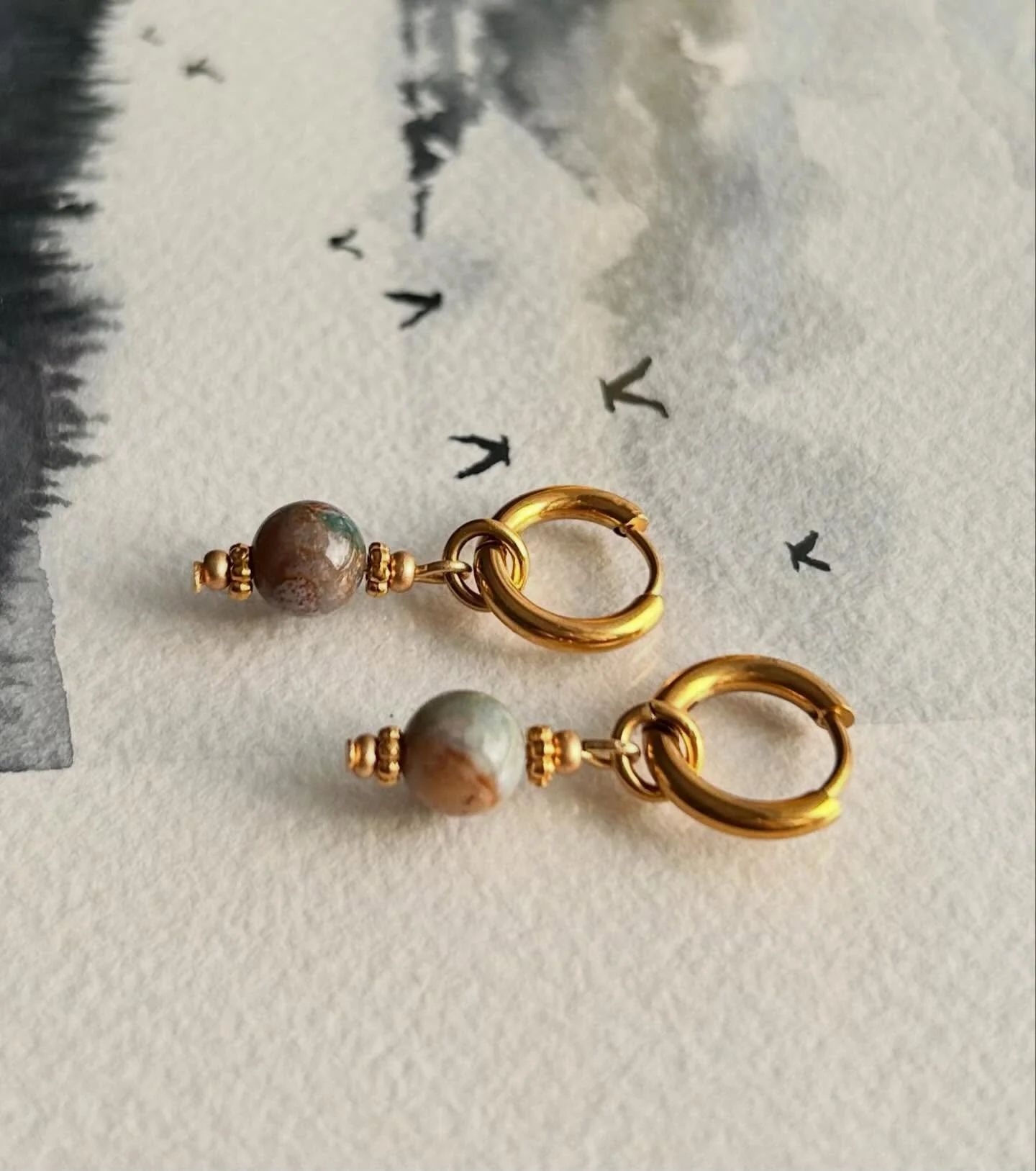 MINI CHAKRAS disponible 👉🏻 Mamkel.com 
Ici avec de l&rsquo;agate indienne ✨ 
Tu veux une pierre en particulier? DM moi 😌