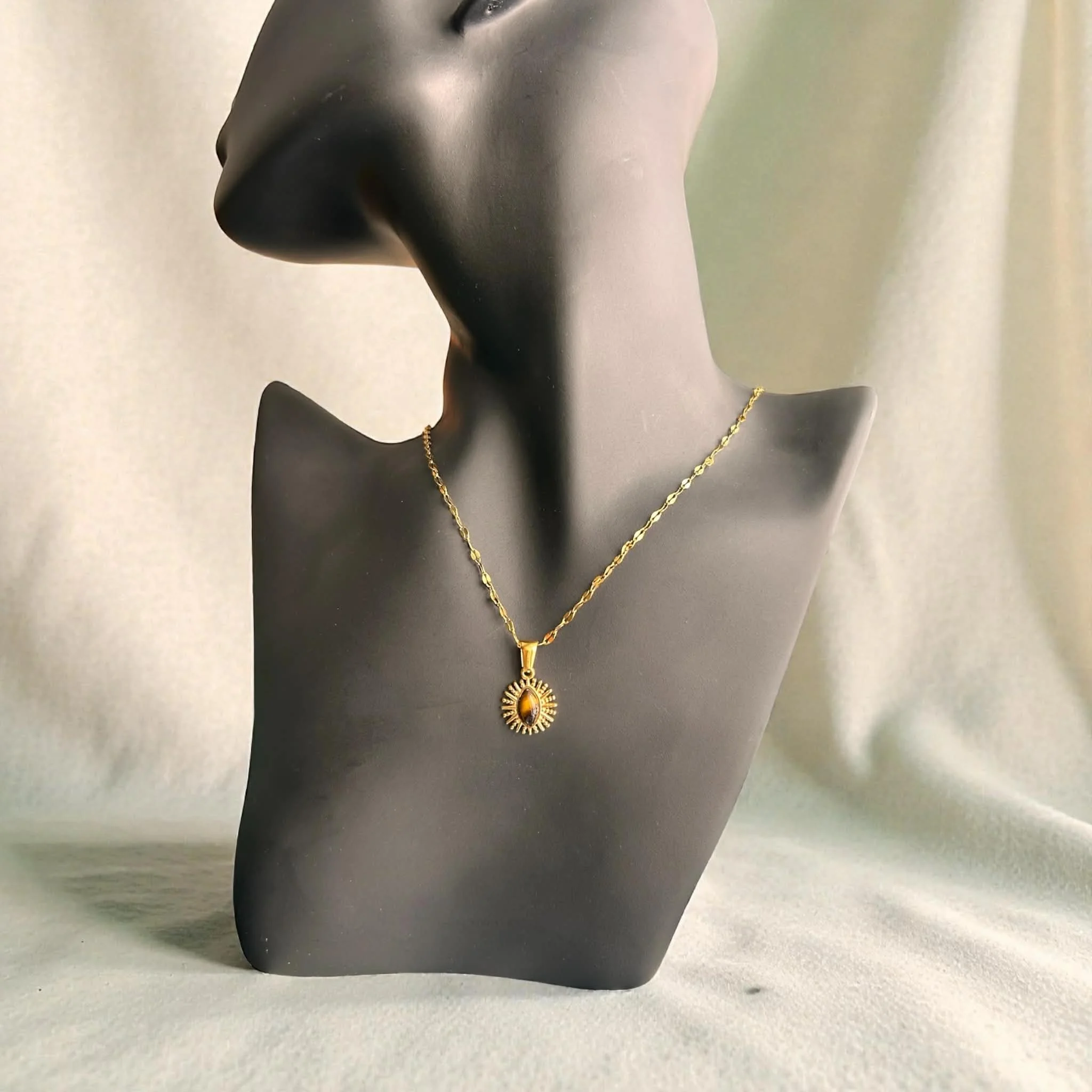 Pendentif oeil de tigre soleil or 2.jpg