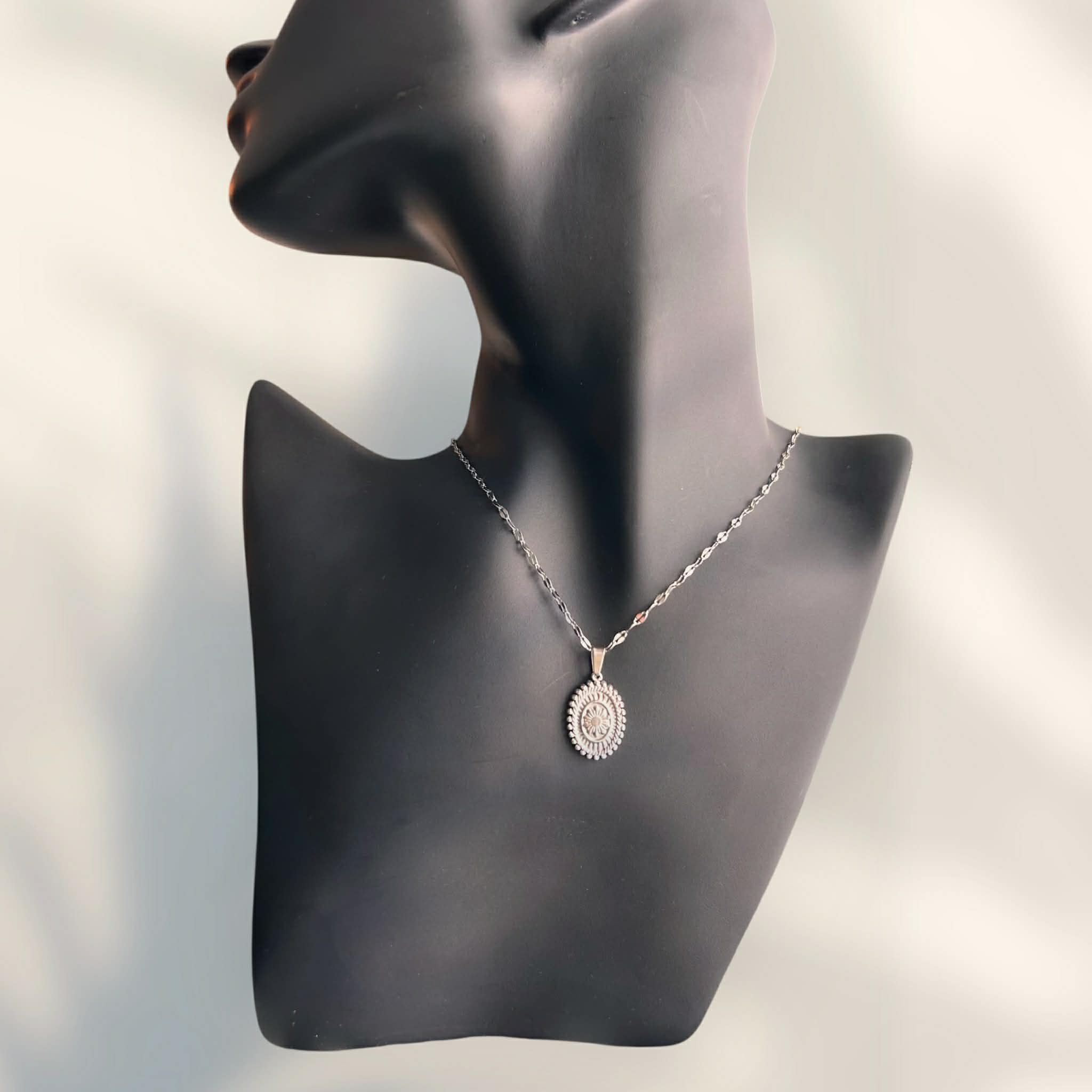 pendentif médaillon argent 1.jpg