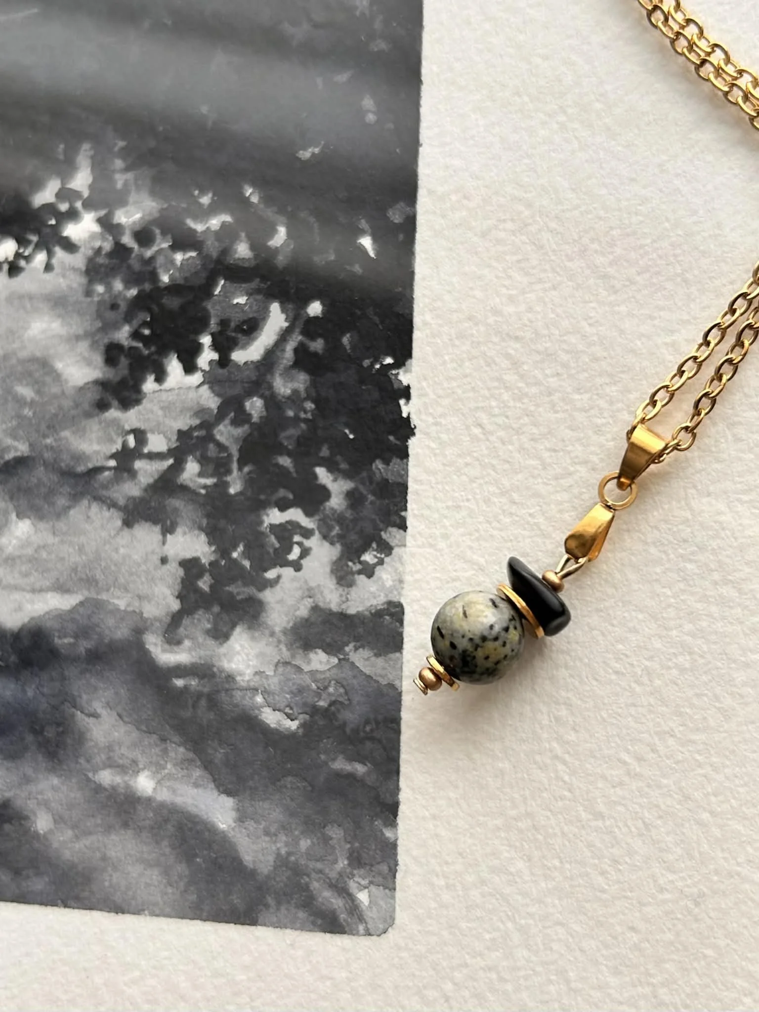 Collier pendentif ◦ Serpentine et obsidienne