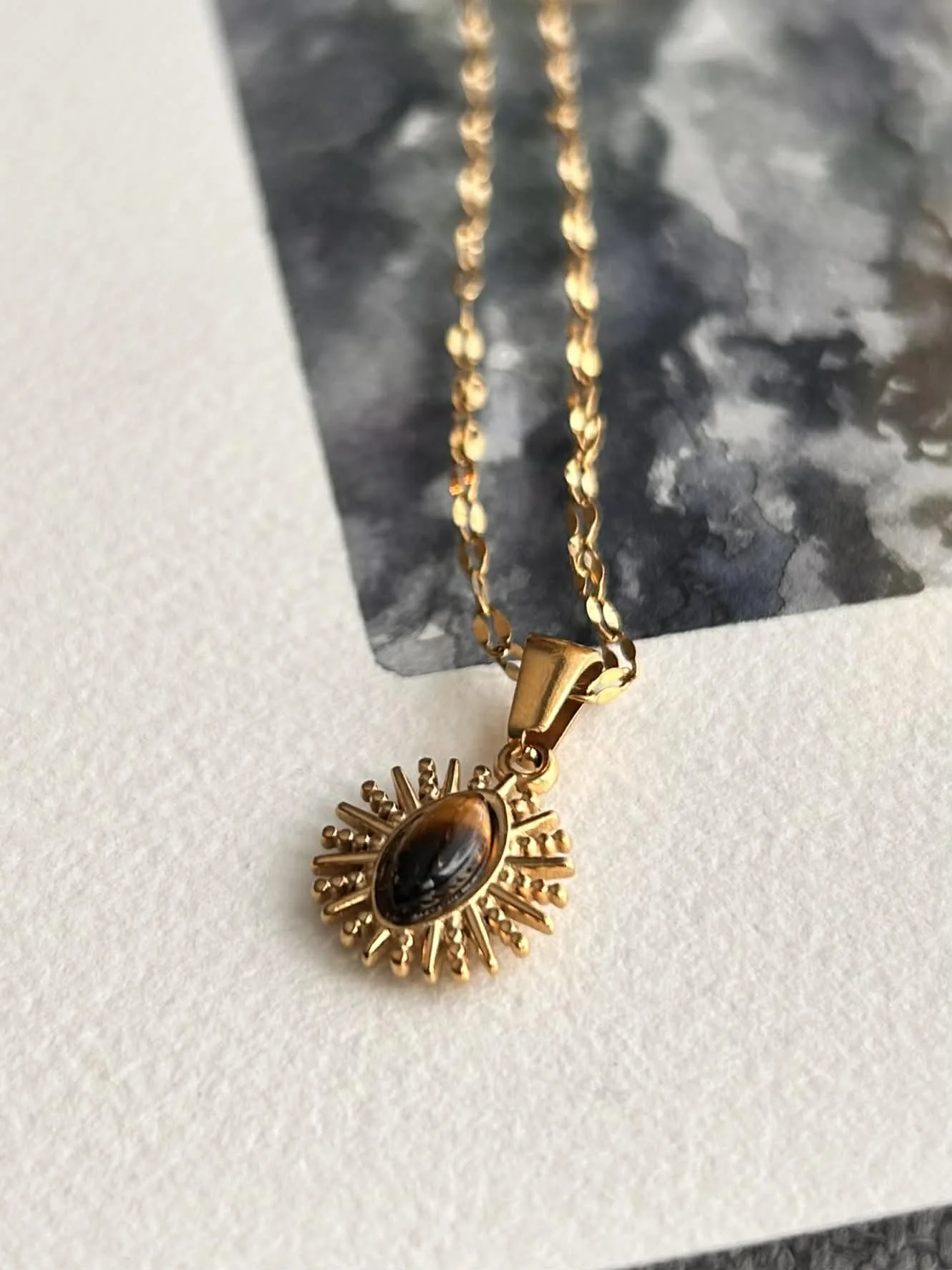 Collier pendentif ◦ Soleil ovale oeil de tigre