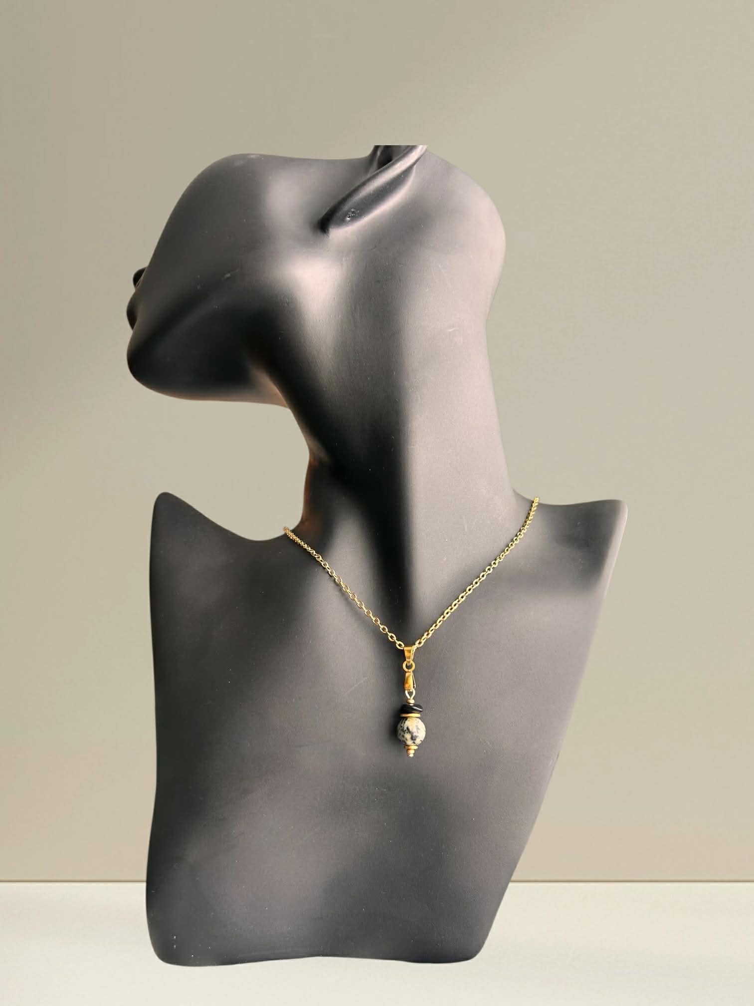 collier pendentif serpentine obsidienne.jpg