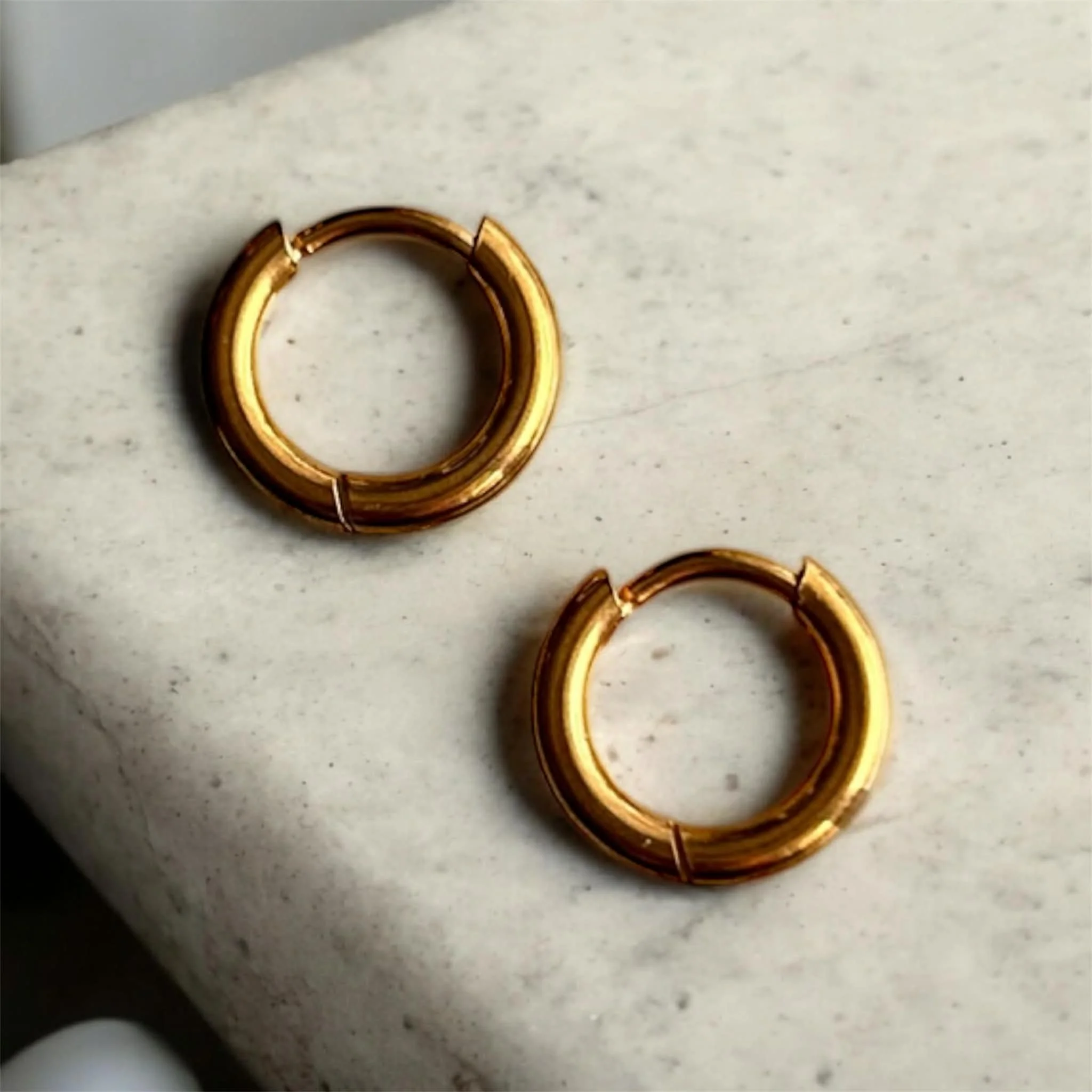 anneau huggie or inox 18k petit.jpg