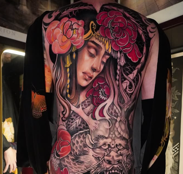 Lorena Gomes - Tattoo Artist