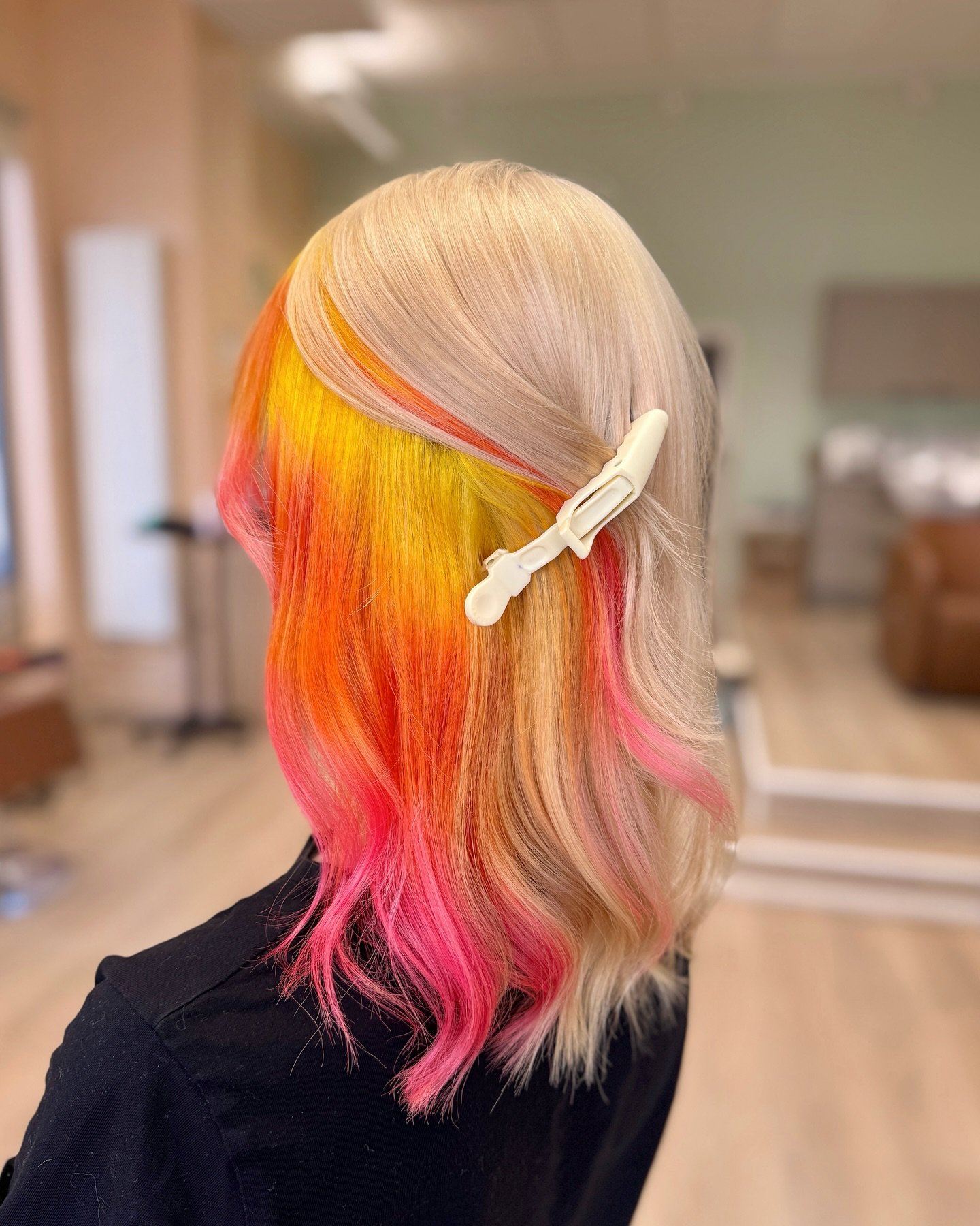 Maija taikoi t&auml;n&auml;&auml;n Vilmalle ihan mielett&ouml;m&auml;n tukan!😍🍭

- Vilma lupaa Maijalle ettei en&auml;&auml;n venyt&auml; melkein puoleen vuoteen asti juurikasvuaan, jottei sitten olisi niin isoa ty&ouml;maata t&auml;m&auml;n kanssa