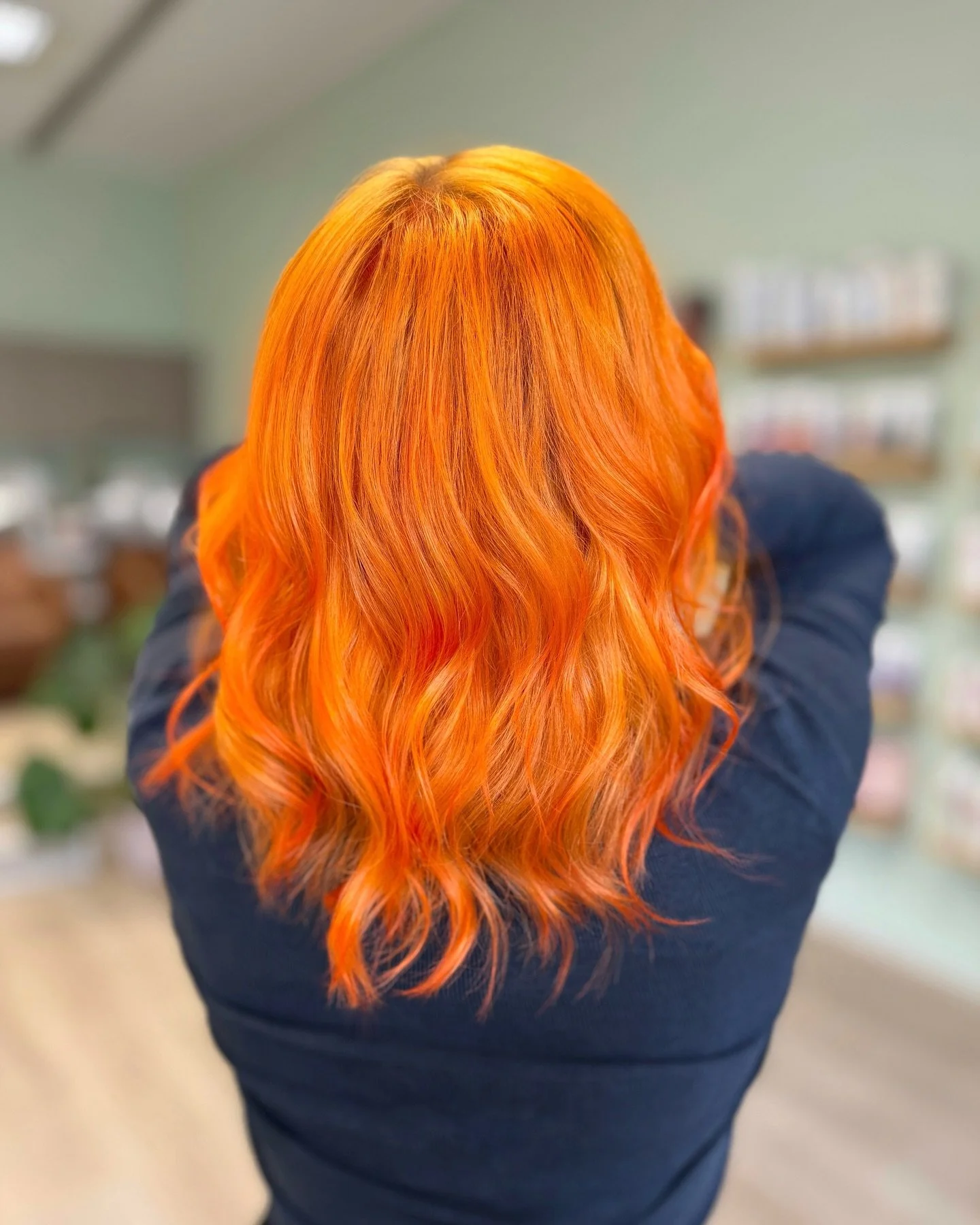 ✴️🧡✴️

@vividivilma 

#vividhair #vividhaircolor #neonorangehair #orangehair #kampaajalappeenranta #elumen #goldwellelumen