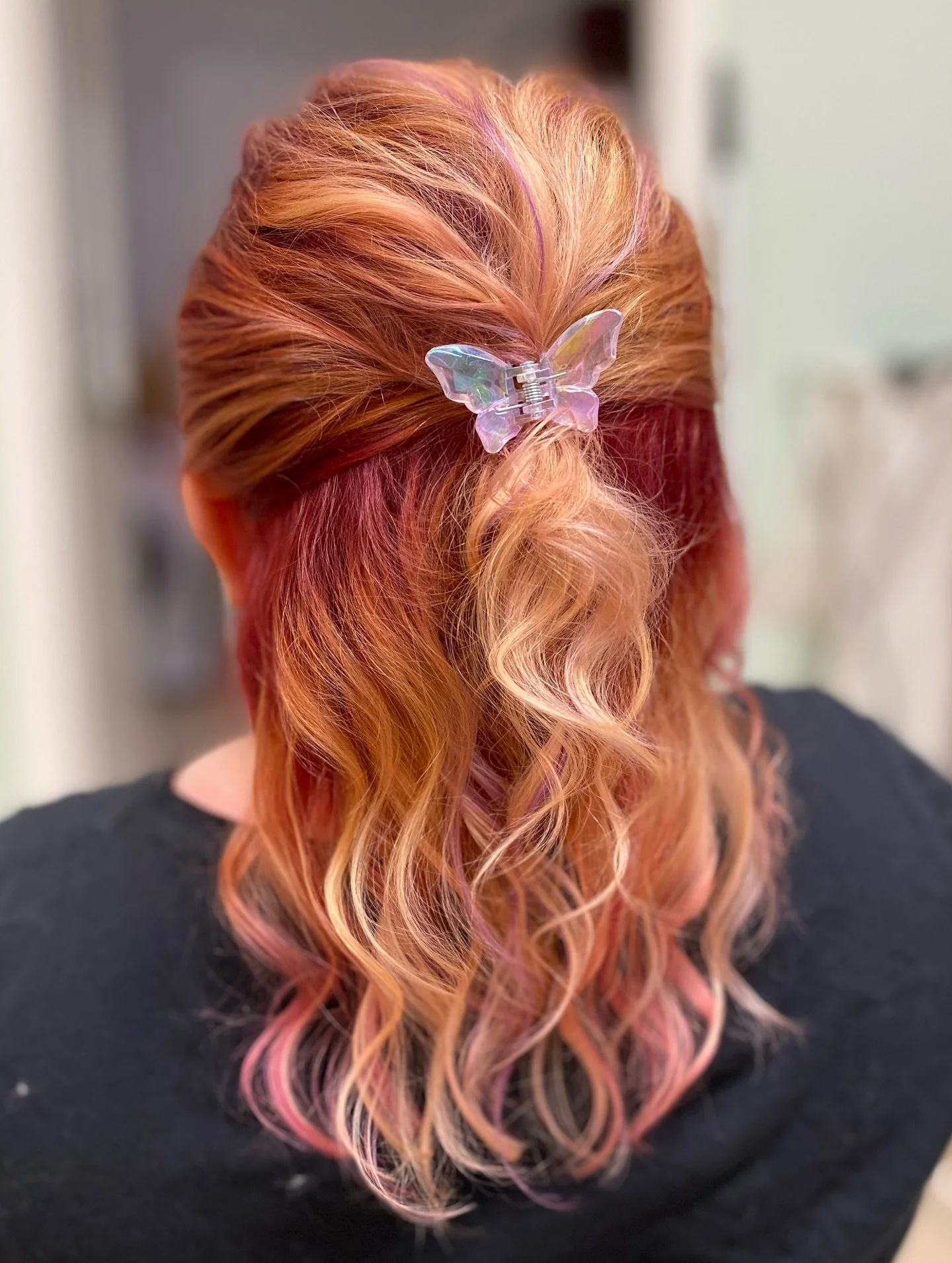 Ai ai mik&auml; herkkusyksytukka tehtiin h&auml;nelle viime viikolla! 🍁
H&auml;nen perhosklipsi kruunasi viel&auml; t&auml;n kokonaisuuden 🦋

@vividimaija 

#kampaajalappeenranta #kampaamolappeenranta #syksytukka #autumnhair #v&auml;rikk&auml;&auml