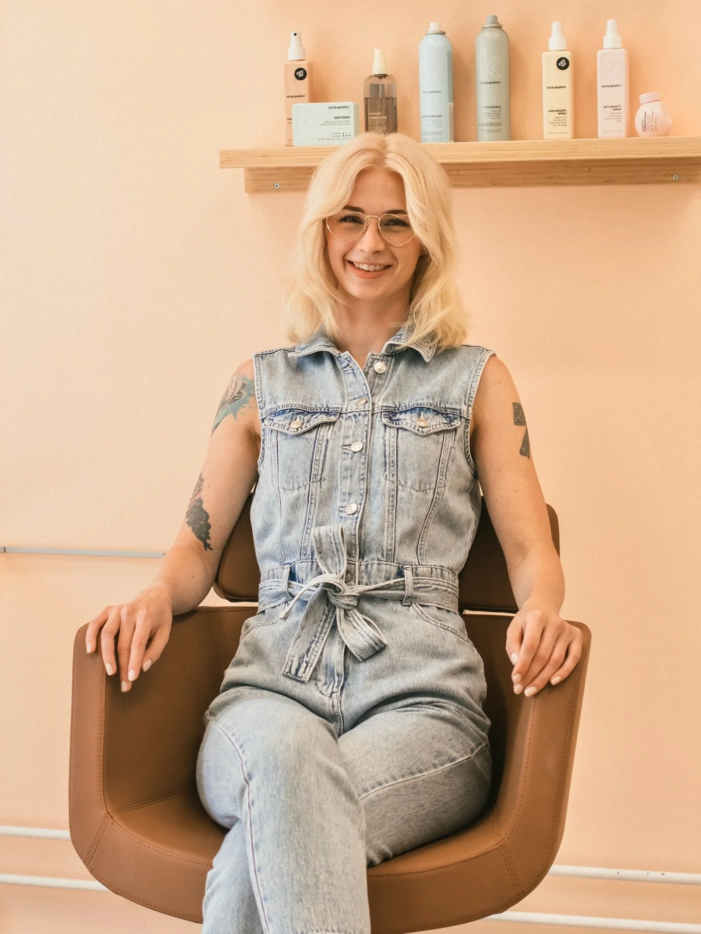 Ket&auml; my&ouml; ollaan t&auml;&auml;ll&auml; Studio VIVIDISS&Auml; osa 2: Vilma

Vilman Wrapped 2025:
- Alalla ollut 10v (valmistunut 2015 &amp; kampaajamestariks valmistunut 2024)
- 29-vuotias (koht sit ik&auml;kriiseill&auml;&auml;n&rsquo;k&ouml