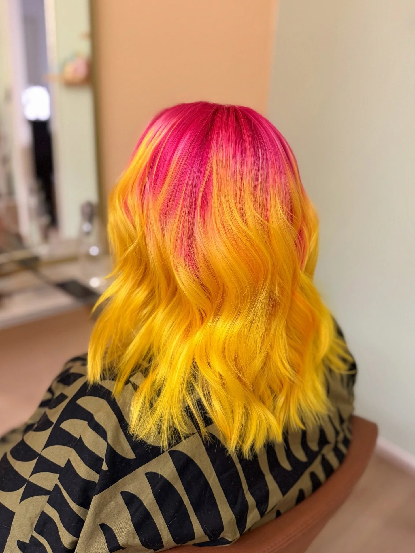 Karkkitukkaa😍🍭🥵

@vividivilma 

#vividhair #erikoisv&auml;rj&auml;yslappeenranta #kampaamolappeenranta #elumen #yellowhair