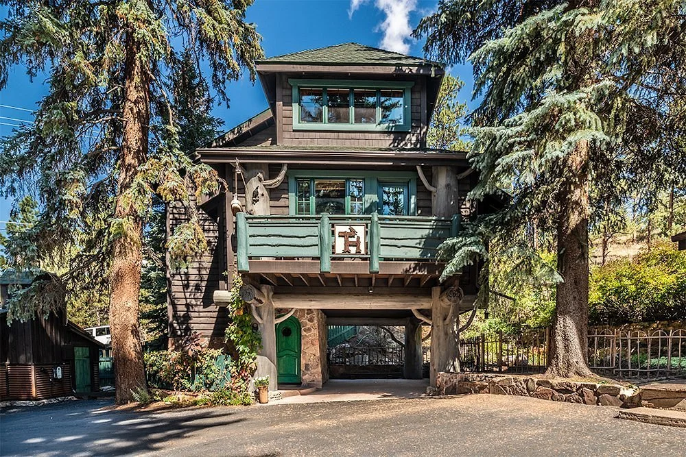 Hotels near Evergreen