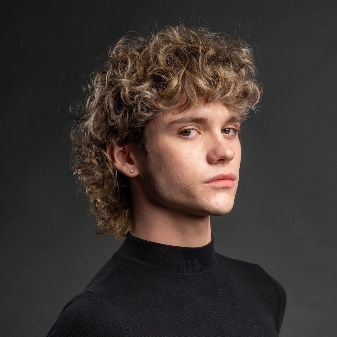 hair model curls 