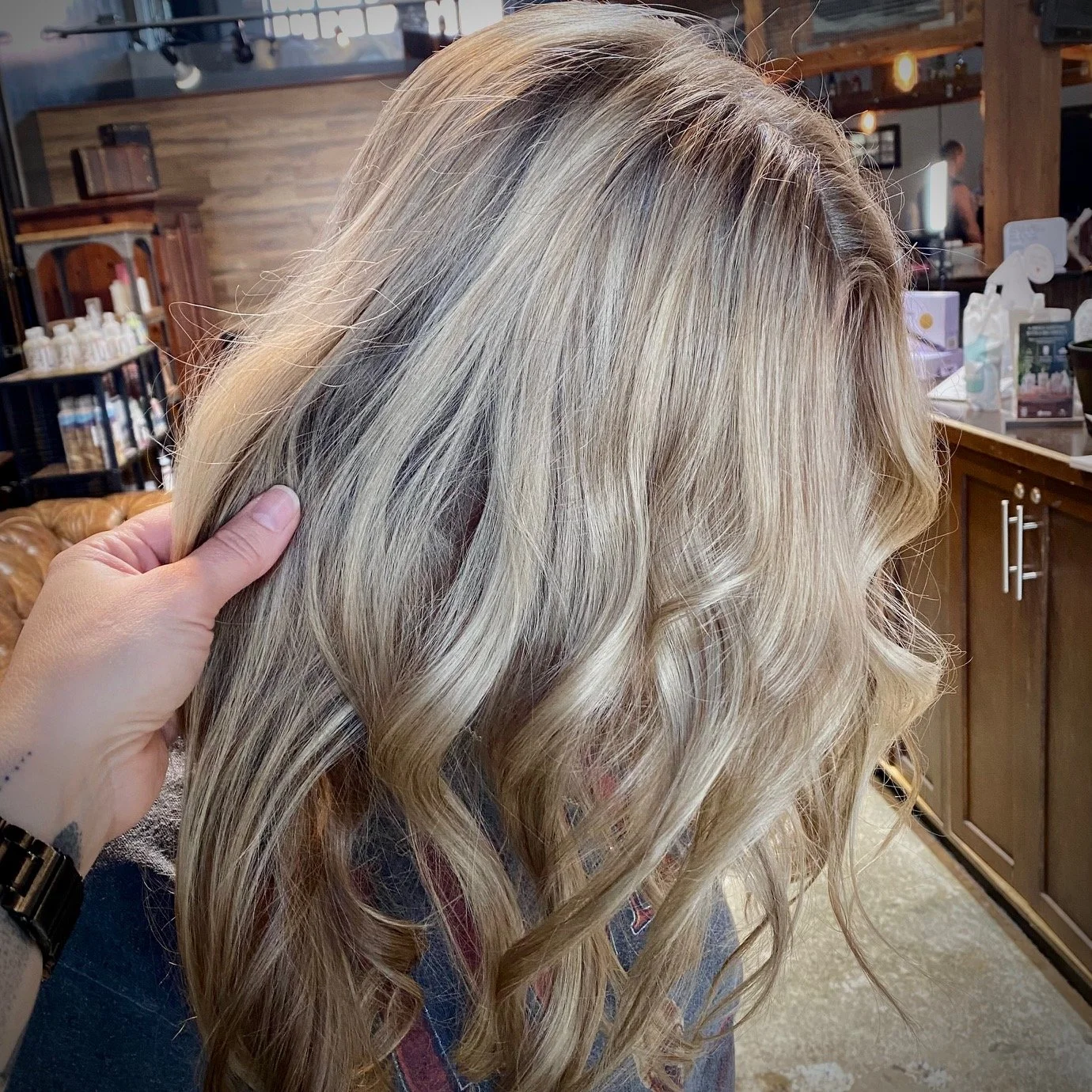 dimensional blonde