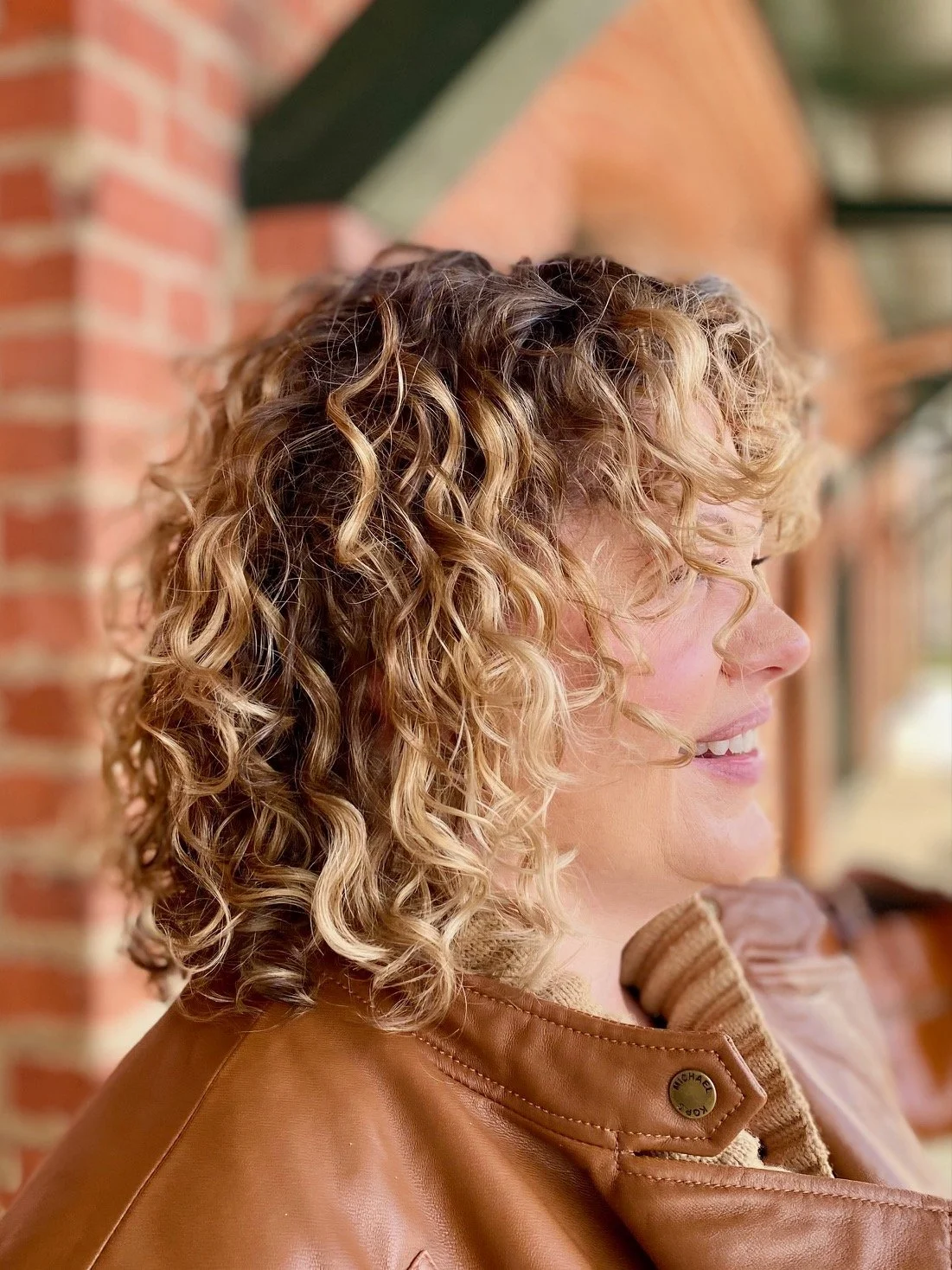 root shadow curly hair