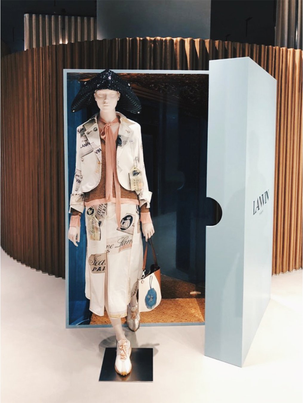 A project for Lanvin, created to celebrate 130 years of the house.

For the opening of their new Shanghai store at The Bund Finance Center in 2019, I collaborated with the Lanvin team on a large-scale packaging installation - inspired by M/M (Paris),