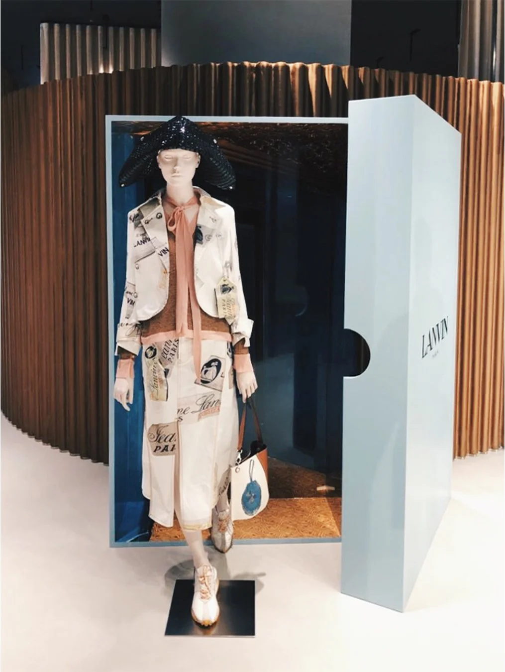 A project for Lanvin, created to celebrate 130 years of the house.

For the opening of their new Shanghai store at The Bund Finance Center in 2019, I collaborated with the Lanvin team on a large-scale packaging installation - inspired by M/M (Paris),