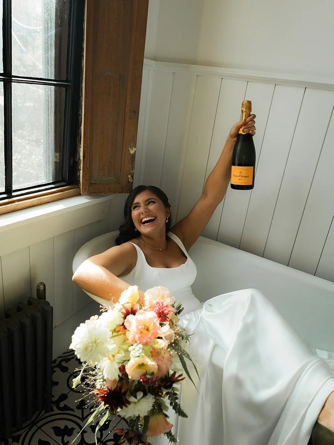 When all the details just come together! ✨ 

I designed this bouquet with the words &lsquo;soft and dynamic&rsquo; in mind! All locally grown blooms by @carolyn.snell &amp; @broadturn_farm 

Venue: @ThomasDelanoHouse @EastCoastRetreat
Concept &amp; P